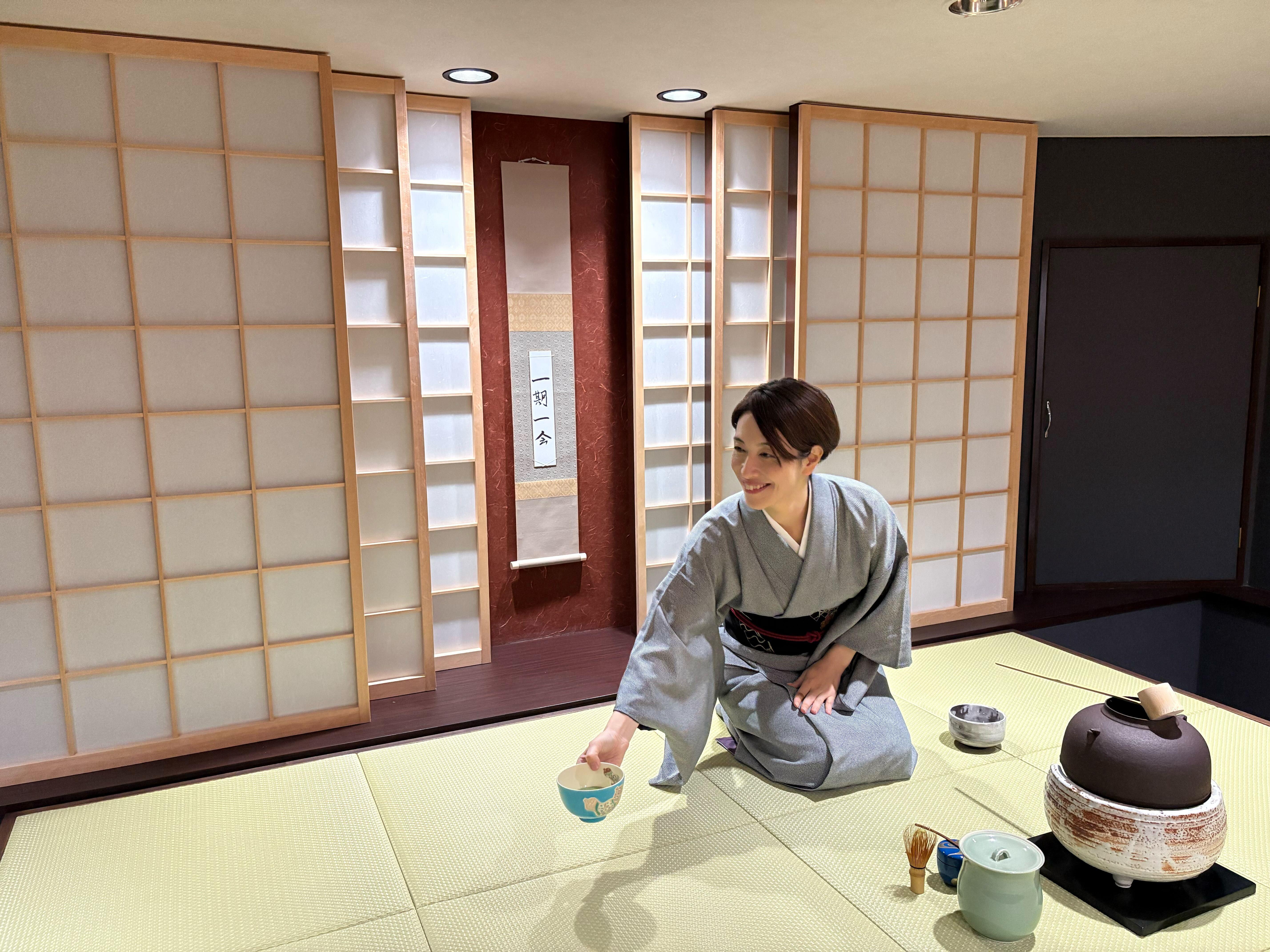 Traditionell teceremoni i Gion med matcha & lokala sötsaker