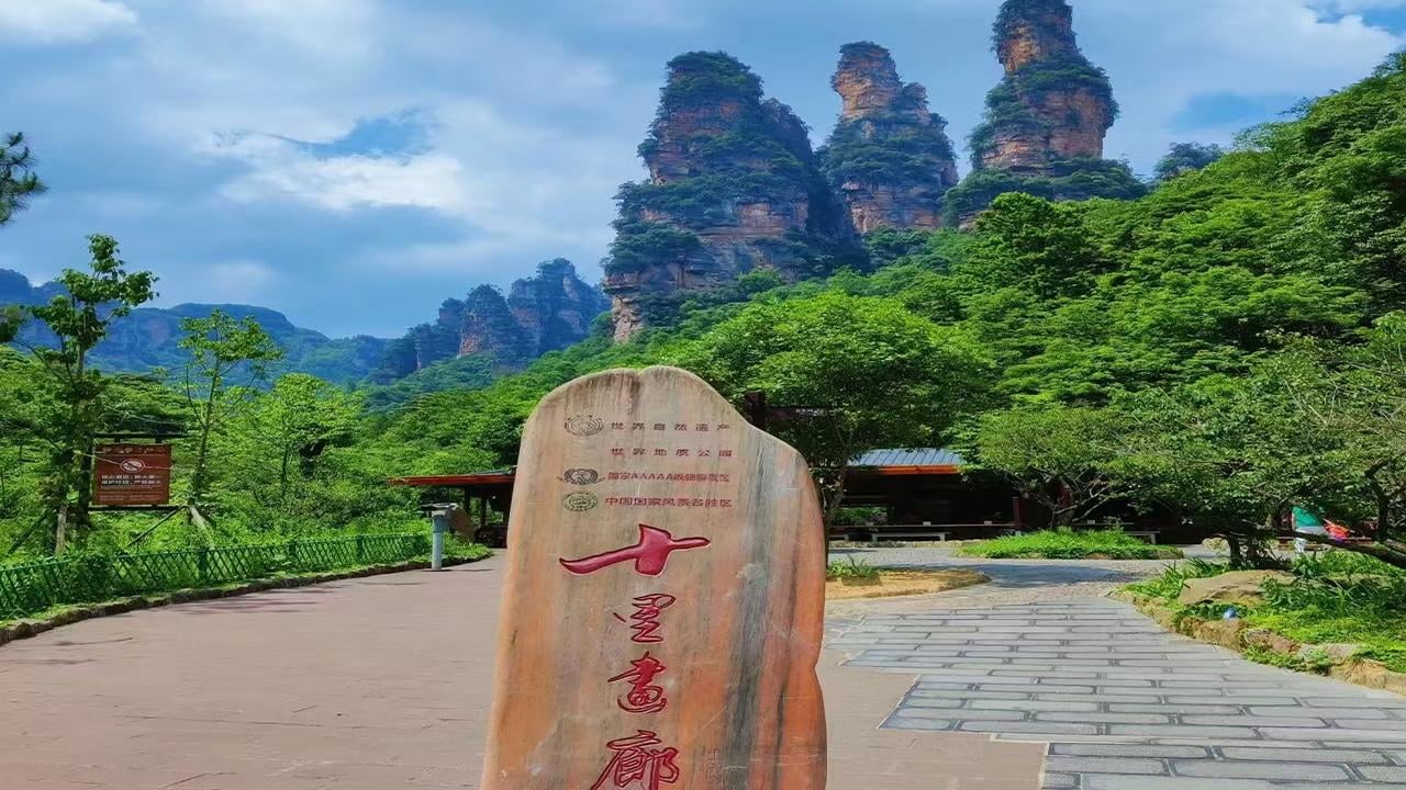 Zhangjiajie 3-Day Private Tour: Avatar Peaks, Glass Bridge & Tianmen Mountain