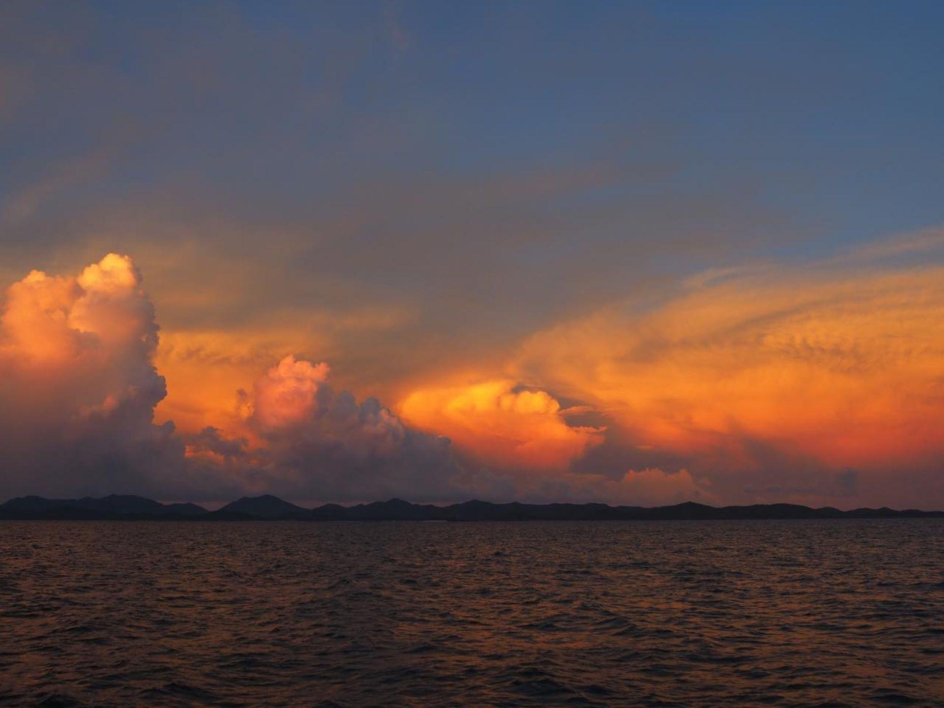 Phuket: Sunset Catamaran Cruise to Coral Island