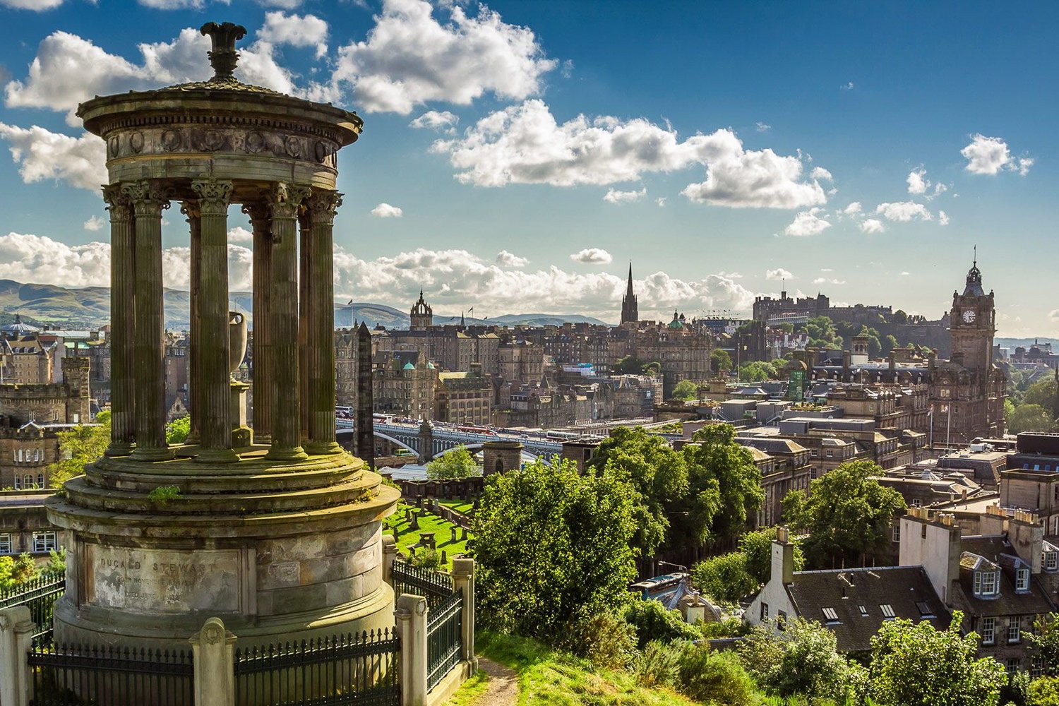 Edinburgh Day Trip by Rail from London with Castle Entry
