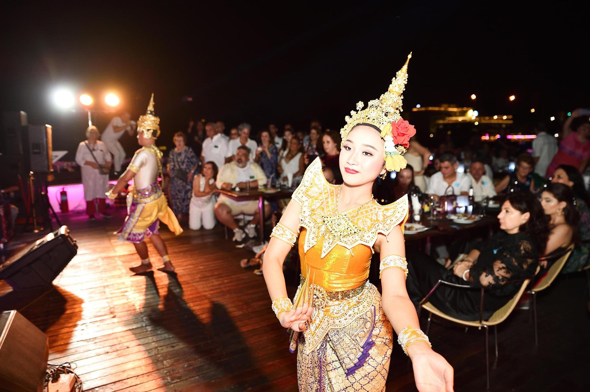 Wonderful Pearl Luxury Dinner Cruise on the Chao Phraya