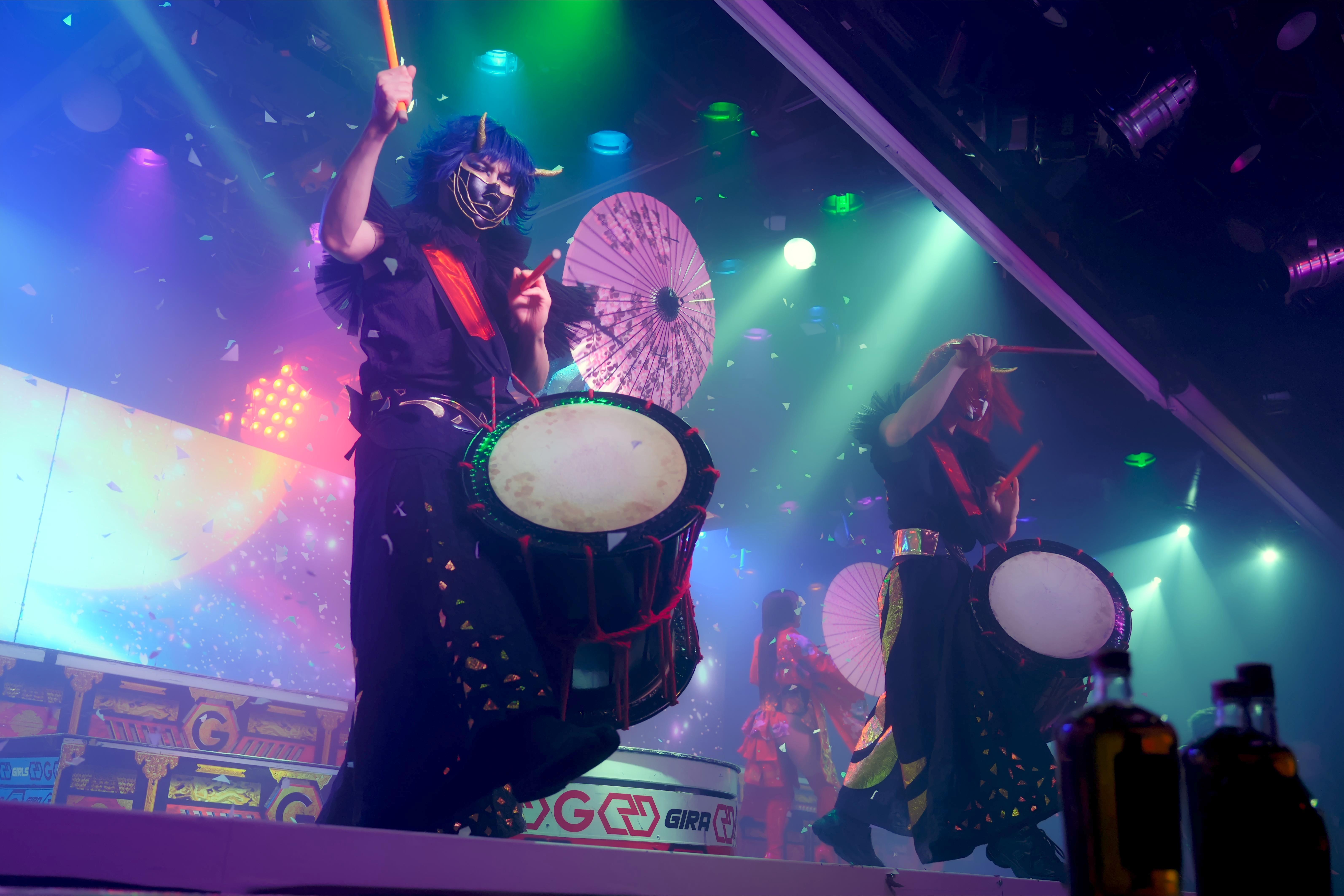 Shinjuku Kabukicho Live Show with Dance, Music & Drinks