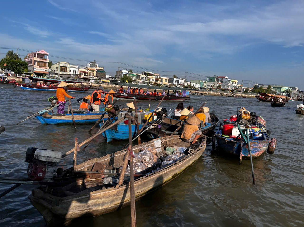 Mekong Delta Day Trip: Cai Rang Floating Market & Cồn Sơn Islet