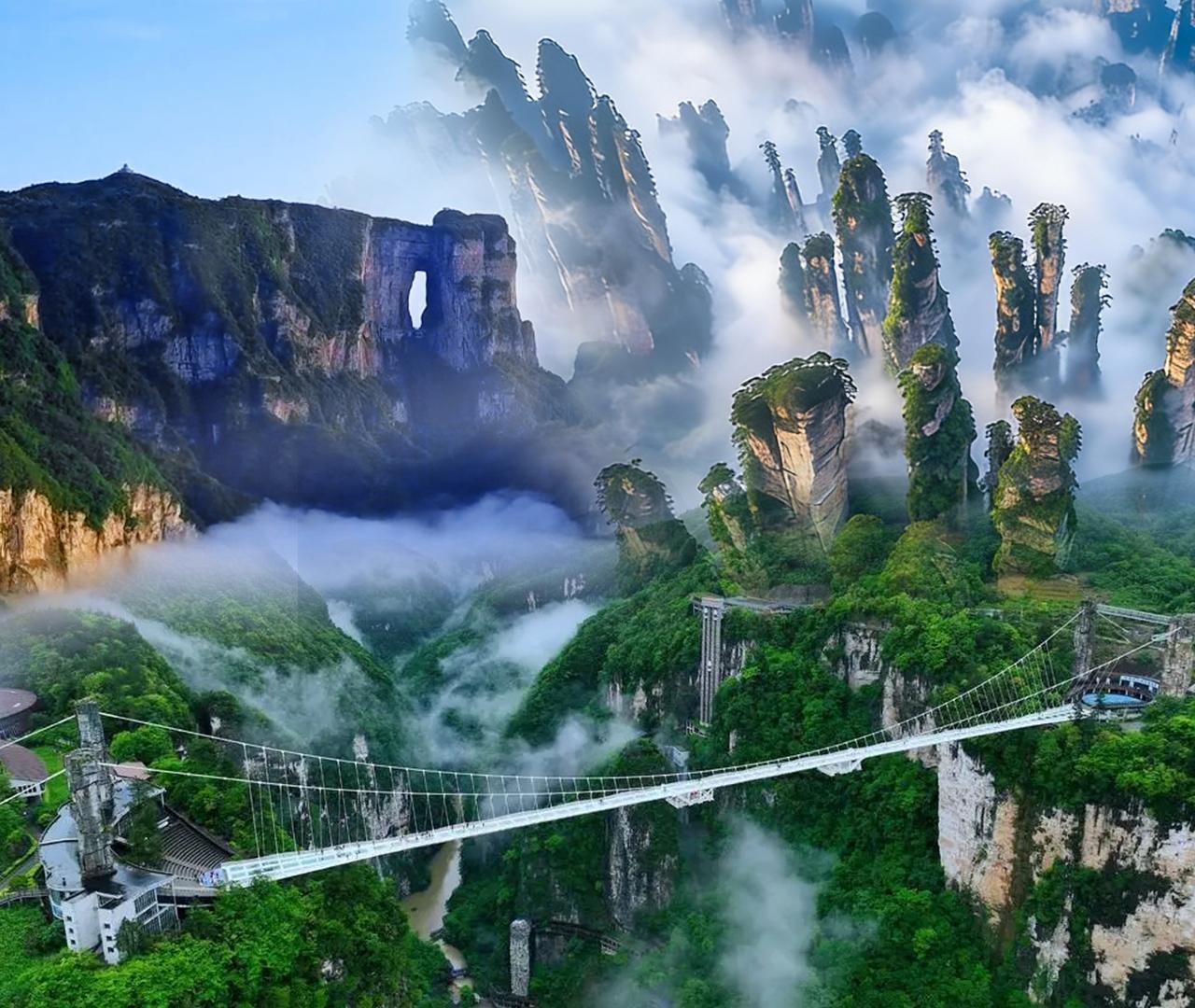 Zhangjiajie 1–2 Day Group Tour: Avatar Mountains, Glass Bridge & Tianmen