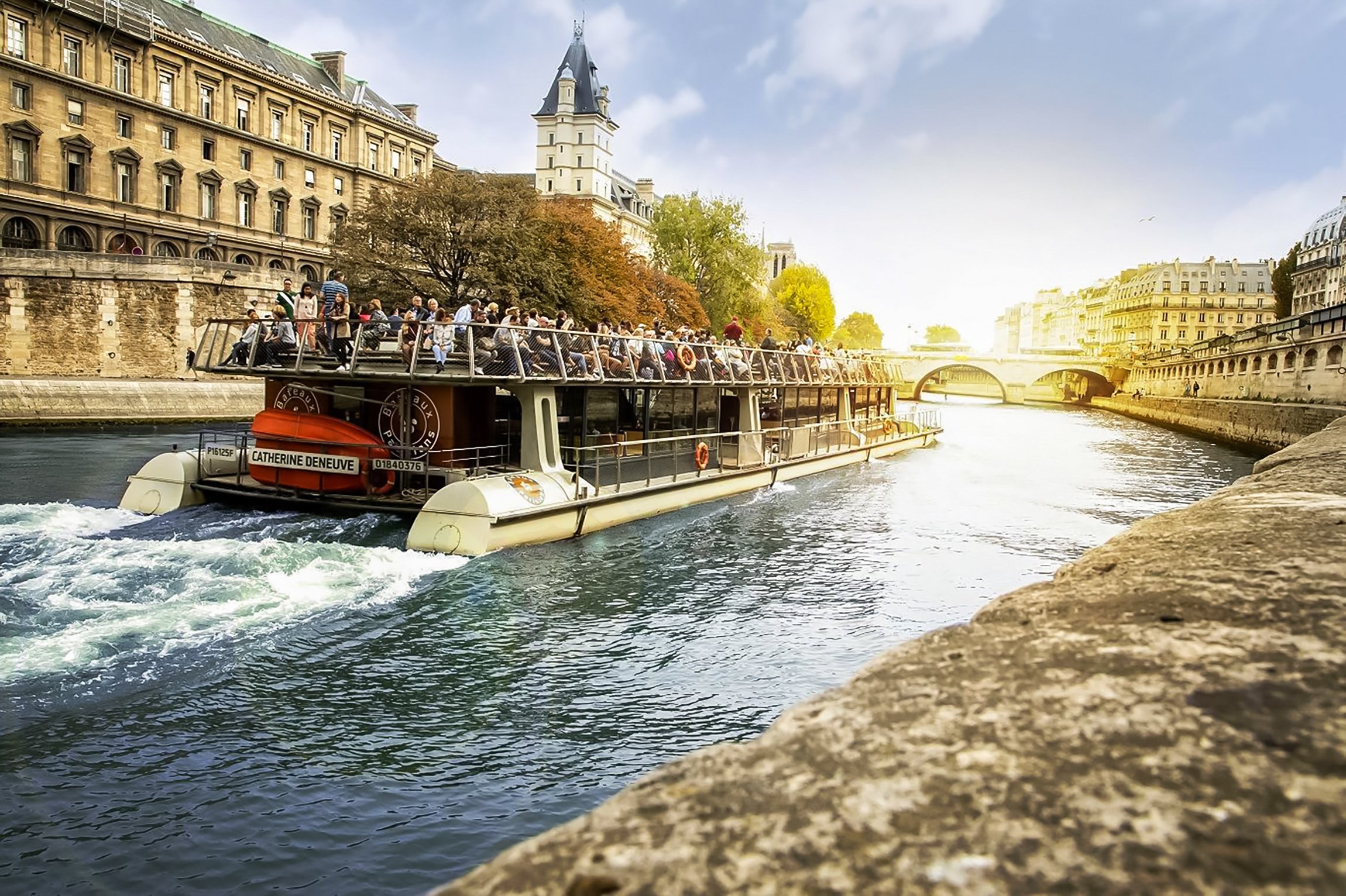 Paris: Eiffel Tower Seine Cruise & Crêpe Tasting
