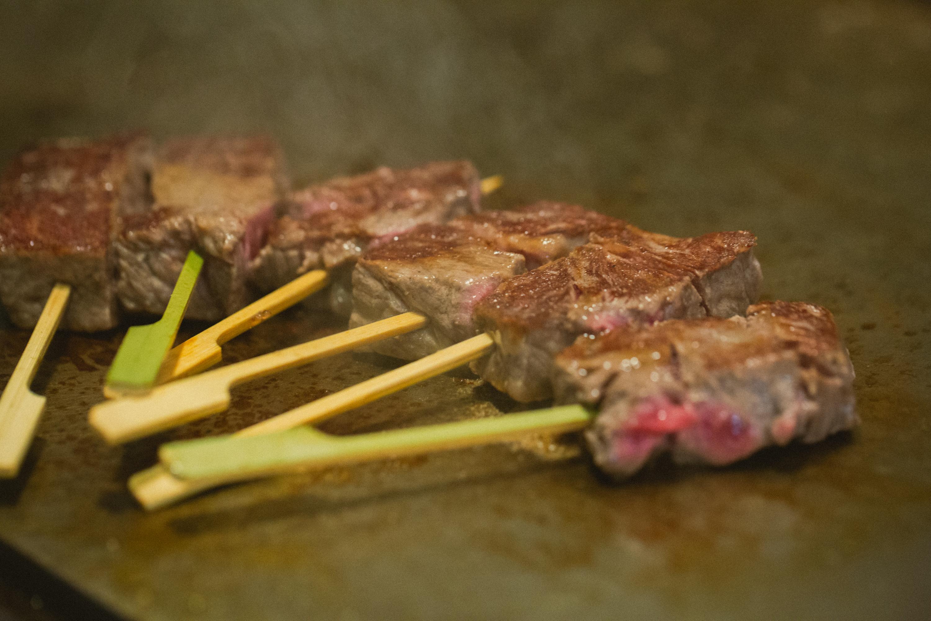 Tsukiji fish market tour — outer market stalls, street food and Tsukiji Hongwanji — image 3