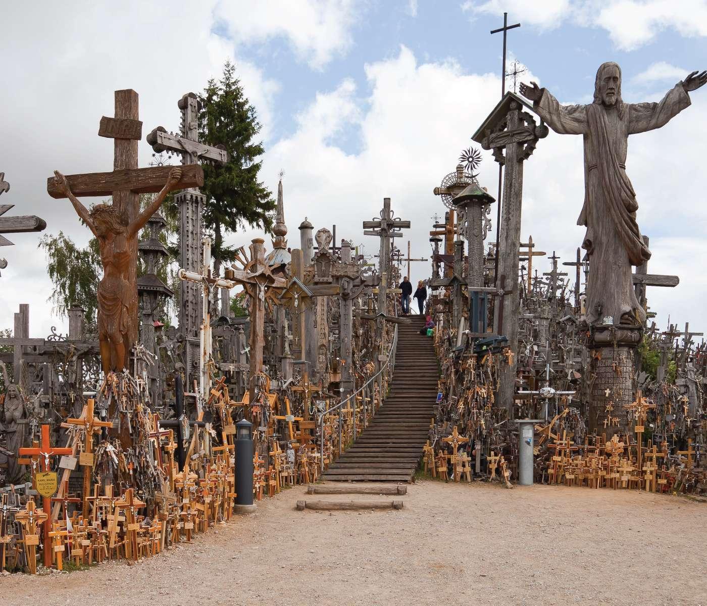 Private Hill of Crosses & Rundāle Palace Day Trip