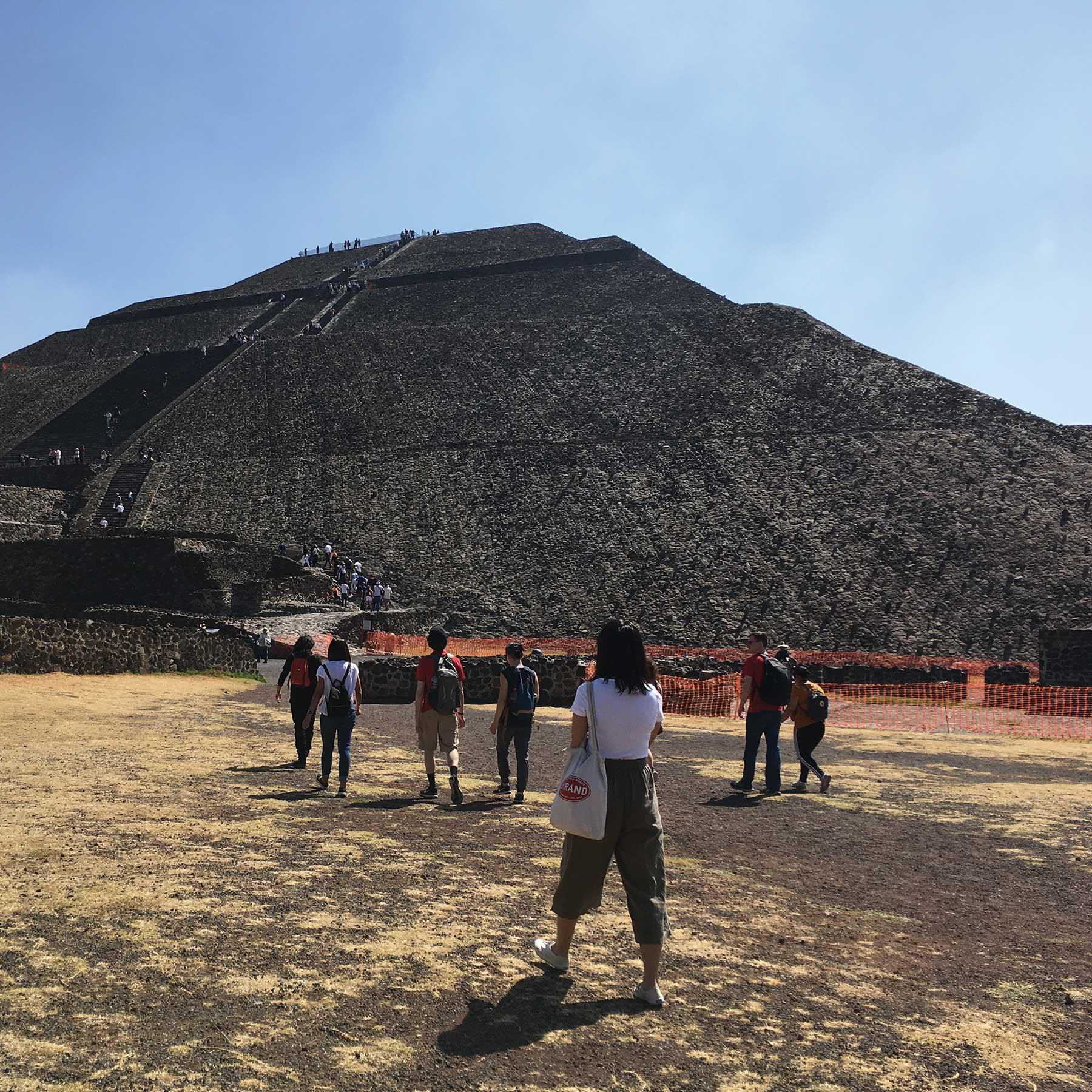 Mexico City: Teotihuacan, Tlatelolco & Basilica of Guadalupe Day Trip