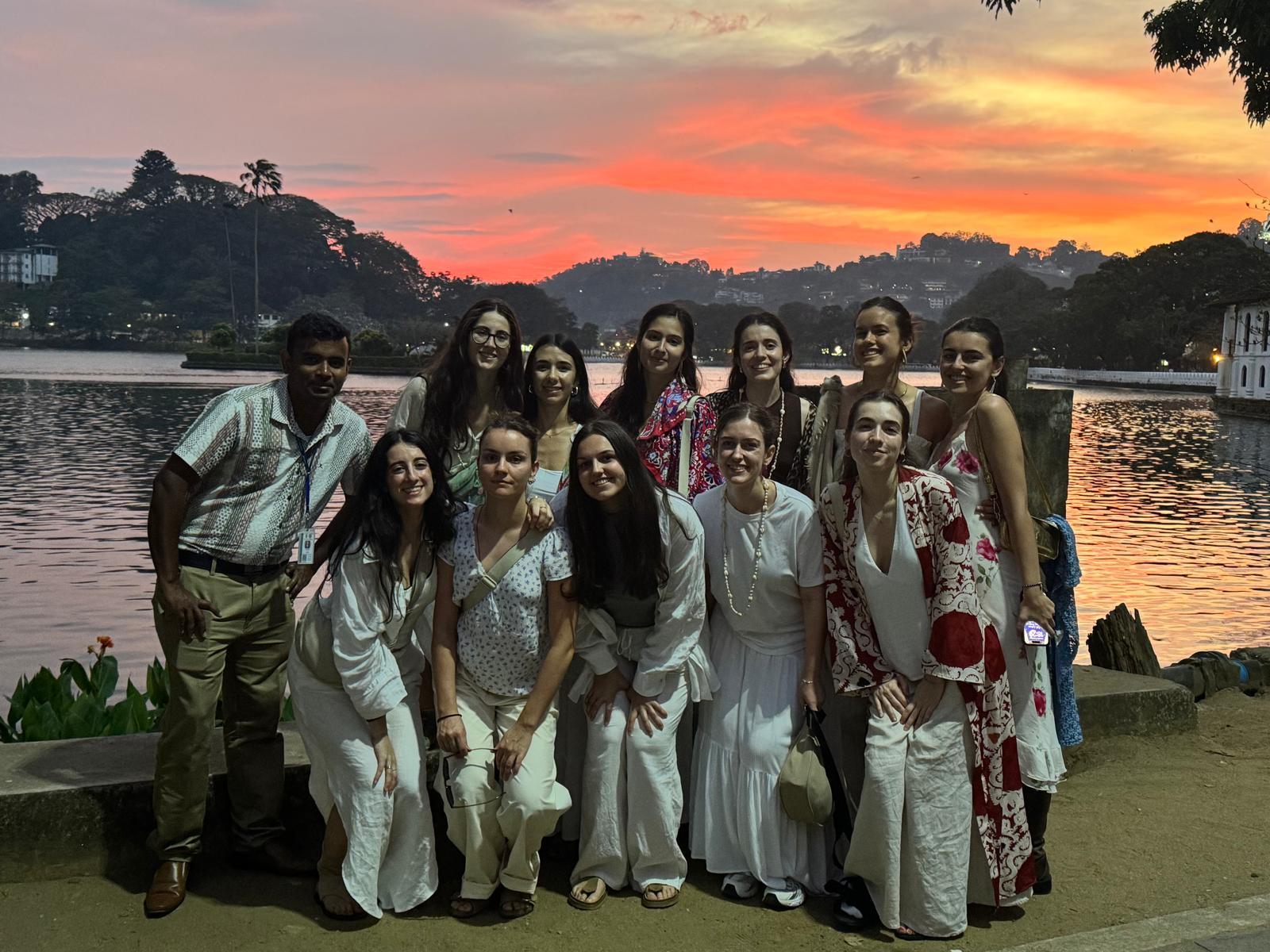 Kandy: Temple of the Sacred Tooth Guided Cultural Tour