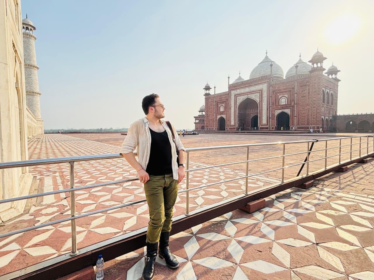 Taj Mahal Sunrise Private Tour with Express Entry & Photography