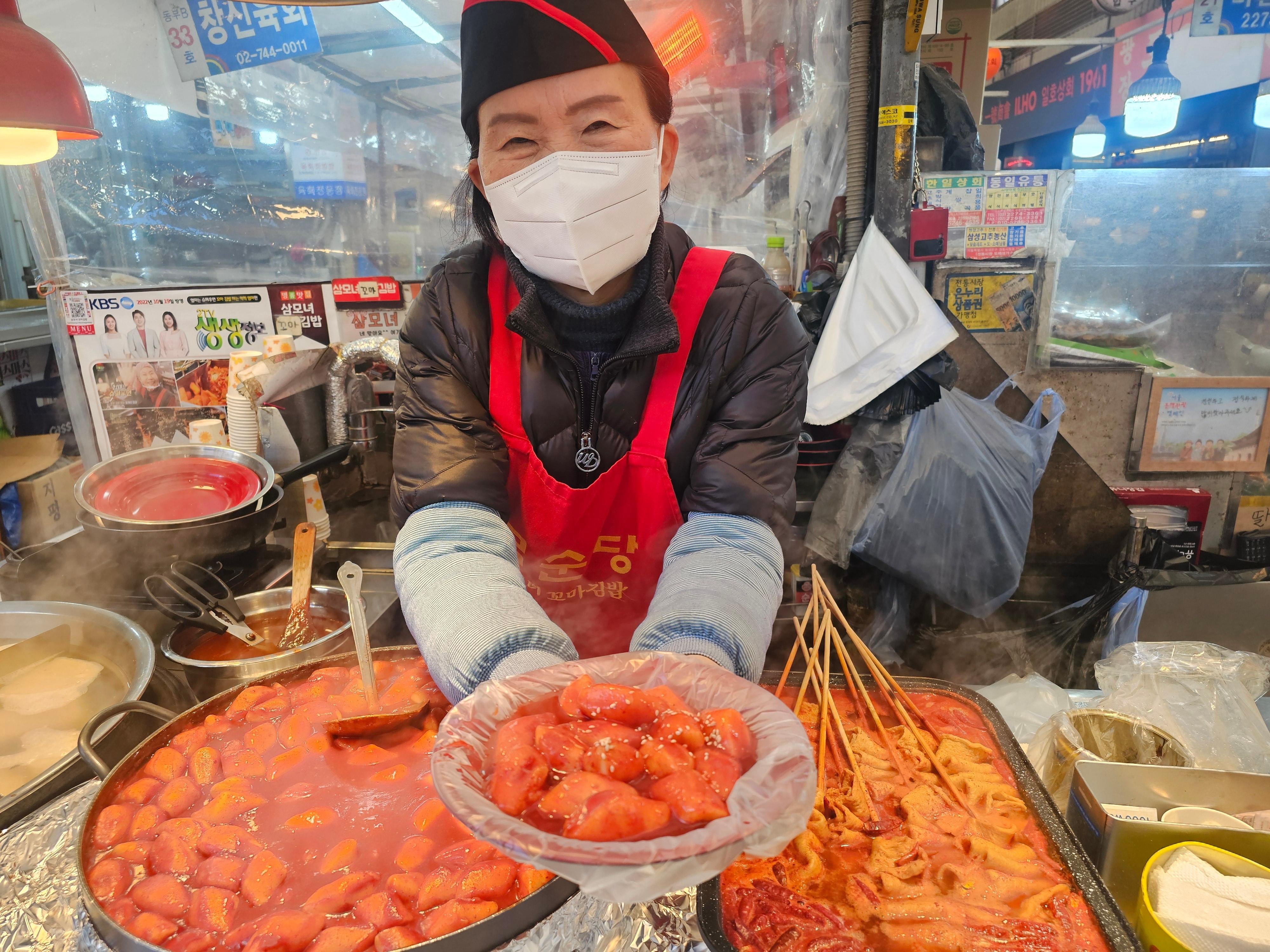 Seoul Suppers Food Tour with 12+ Tastings