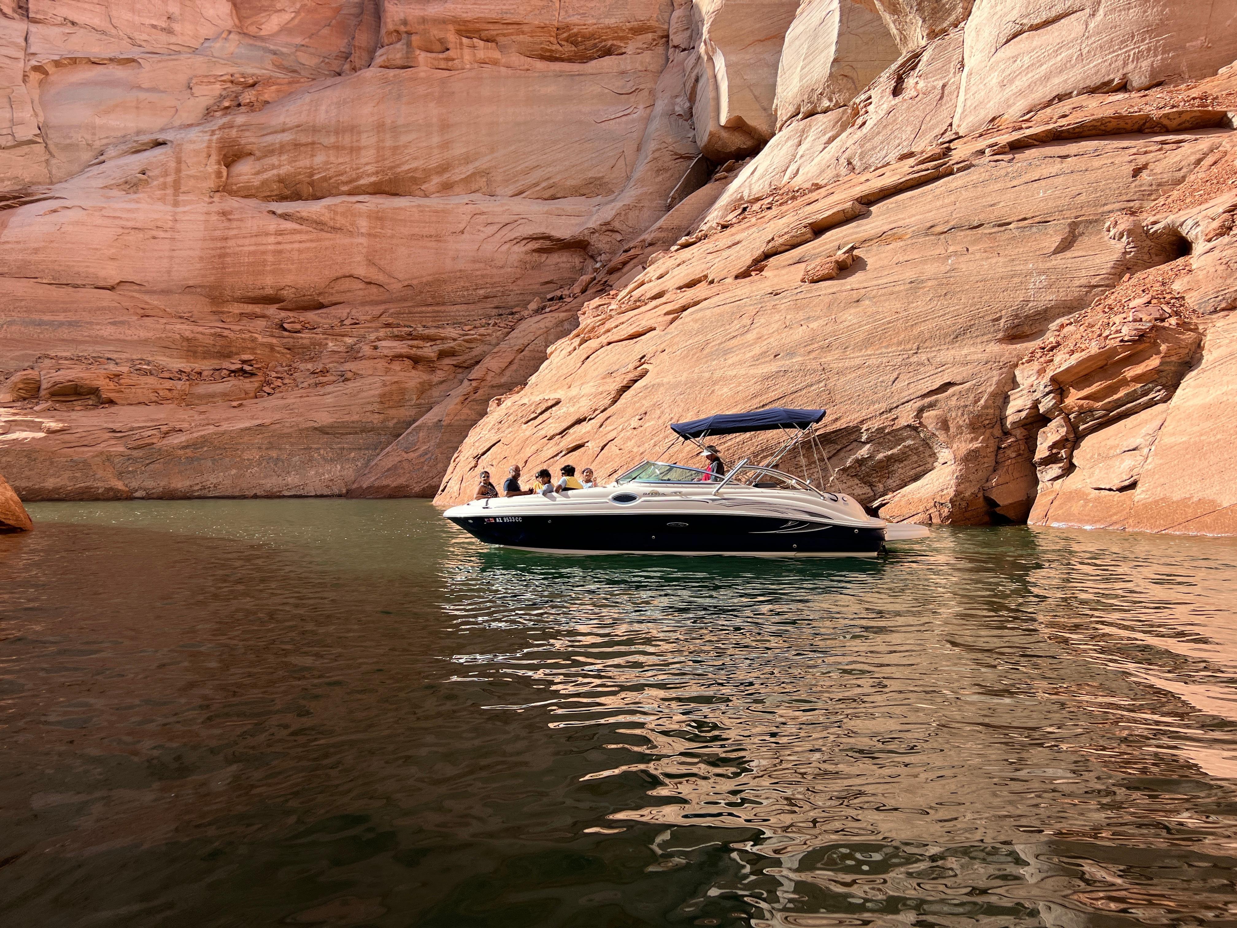 Lake Powell & Antelope Canyon 2-Hour Scenic Photo Boat Cruise