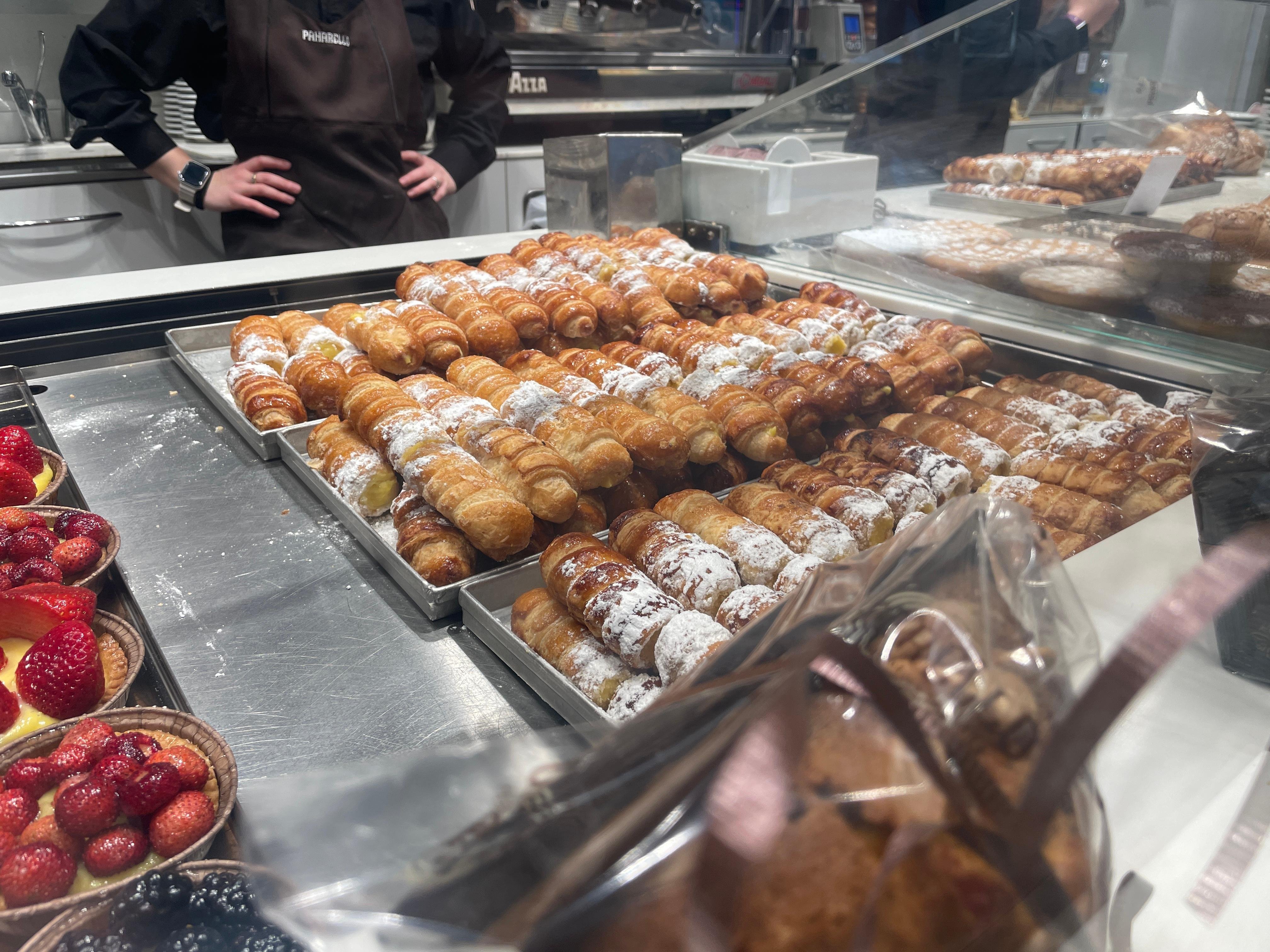 Milan History & Street Food Walk with Wine