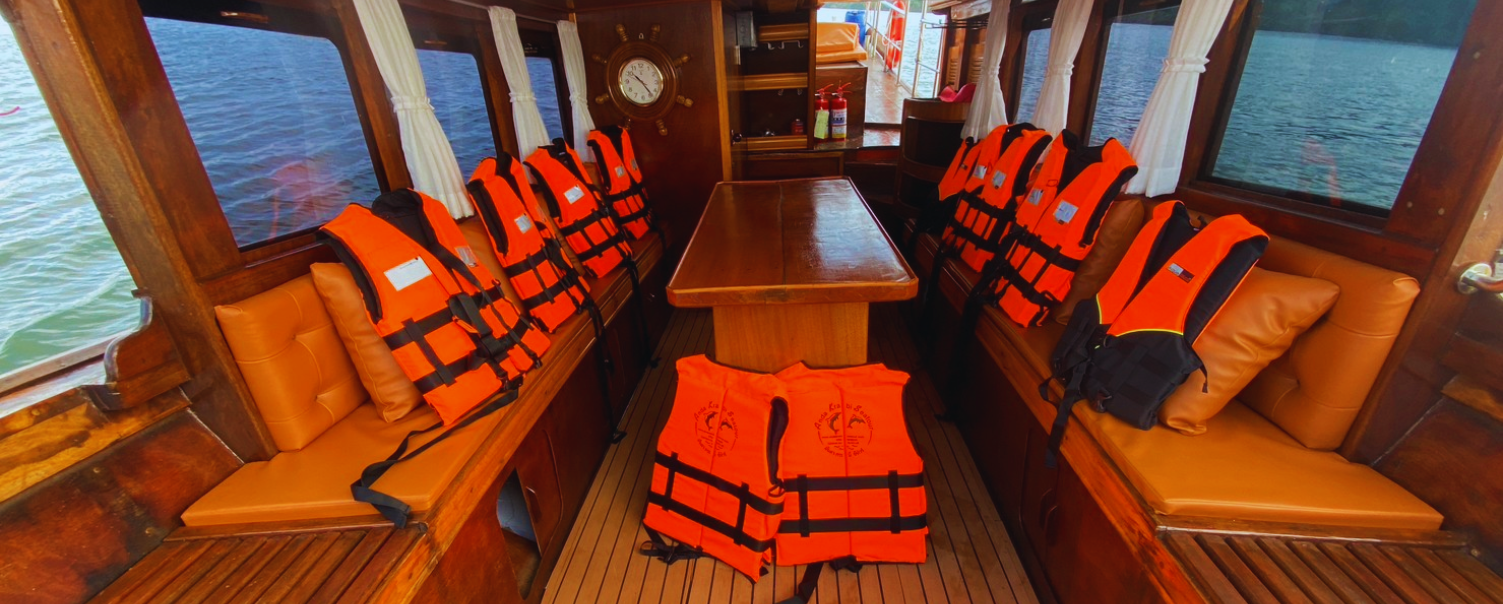 Krabi Private Long-Tail Boat Tour: Hong Island & Lao Lading