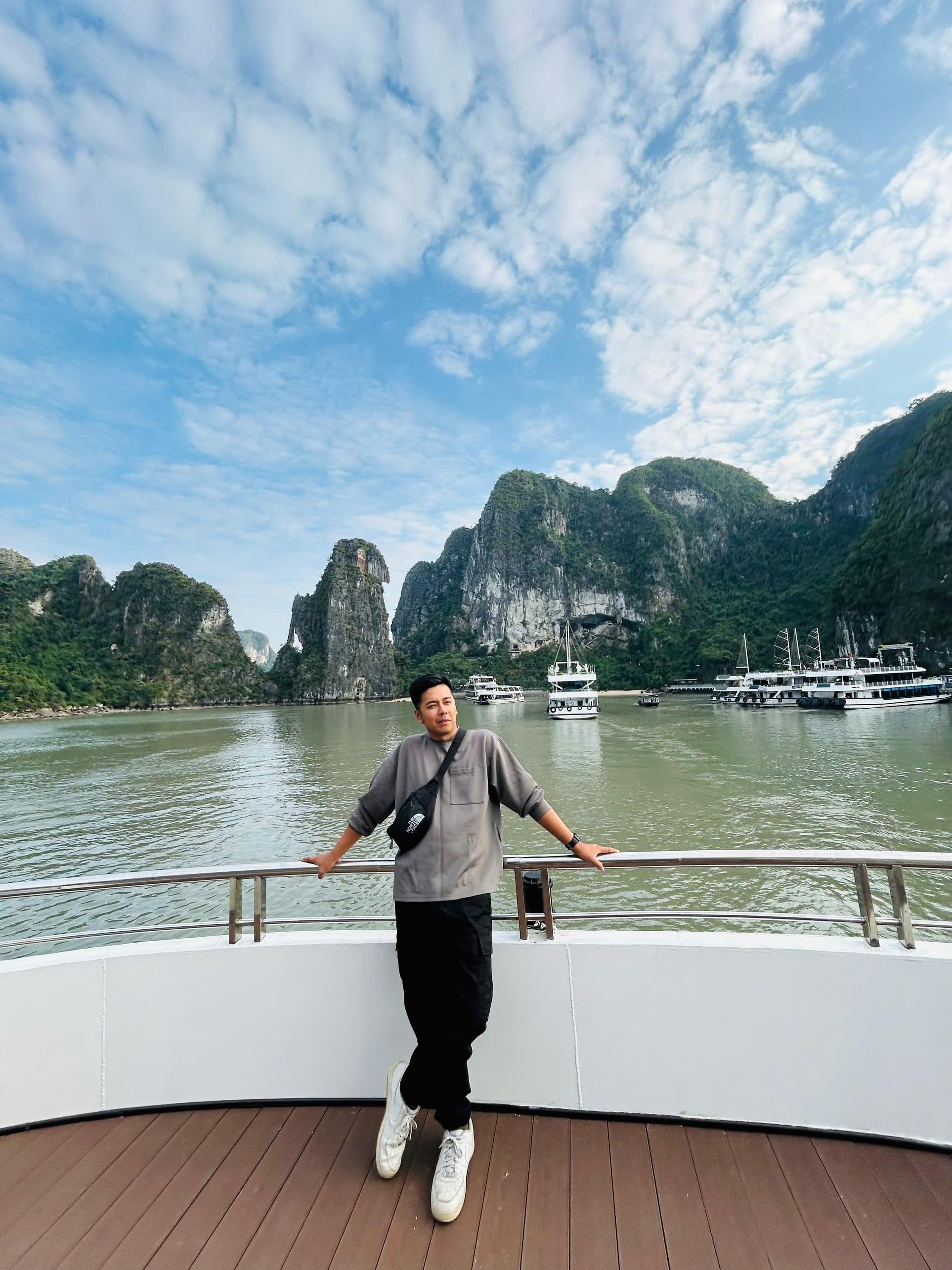 Ha Long Bay Full-Day Cruise: Caves, Kayaking & Scenic Views