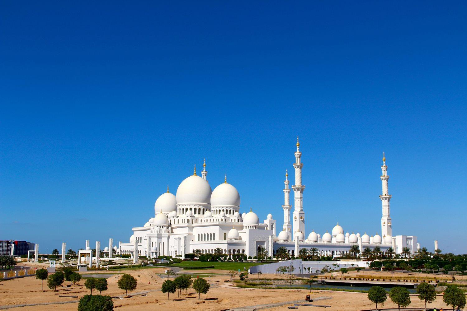 Abu Dhabi City Highlights & Warner Bros. World Day Tour