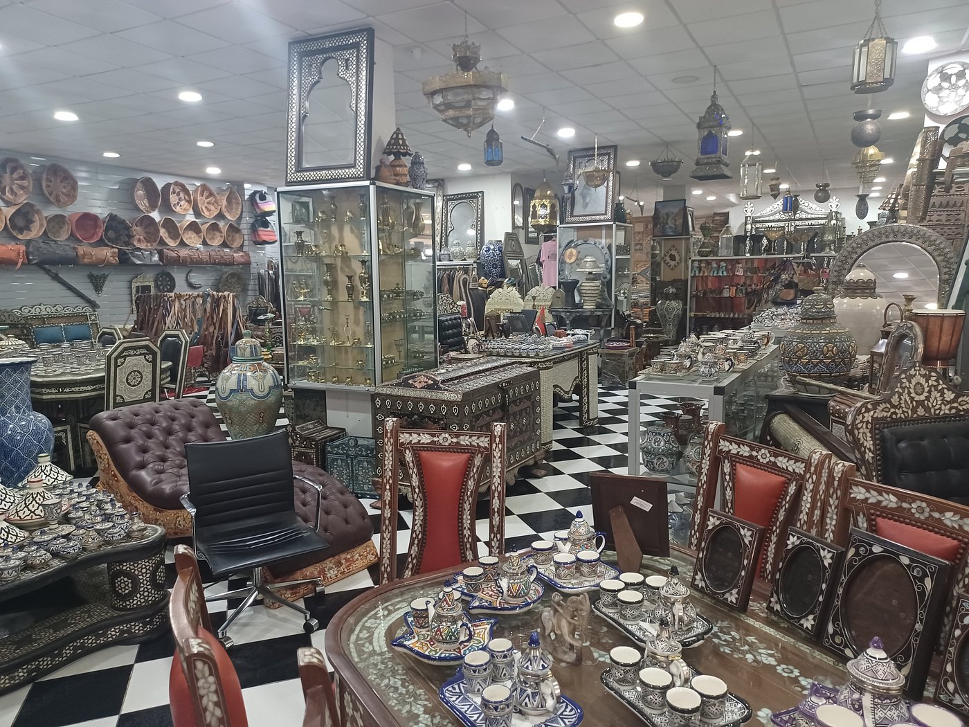 Casablanca Souks: Guided Shopping & Cultural Exploration