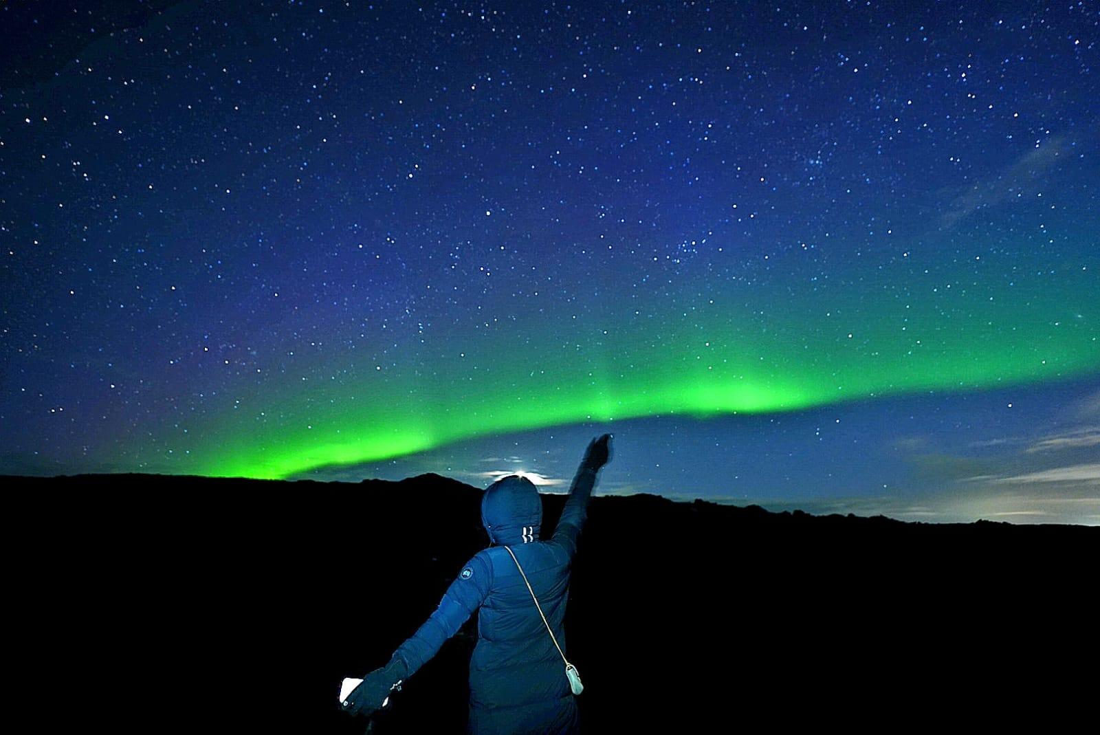 Reykjavik Northern Lights Minibus Hunt with Hot Cocoa