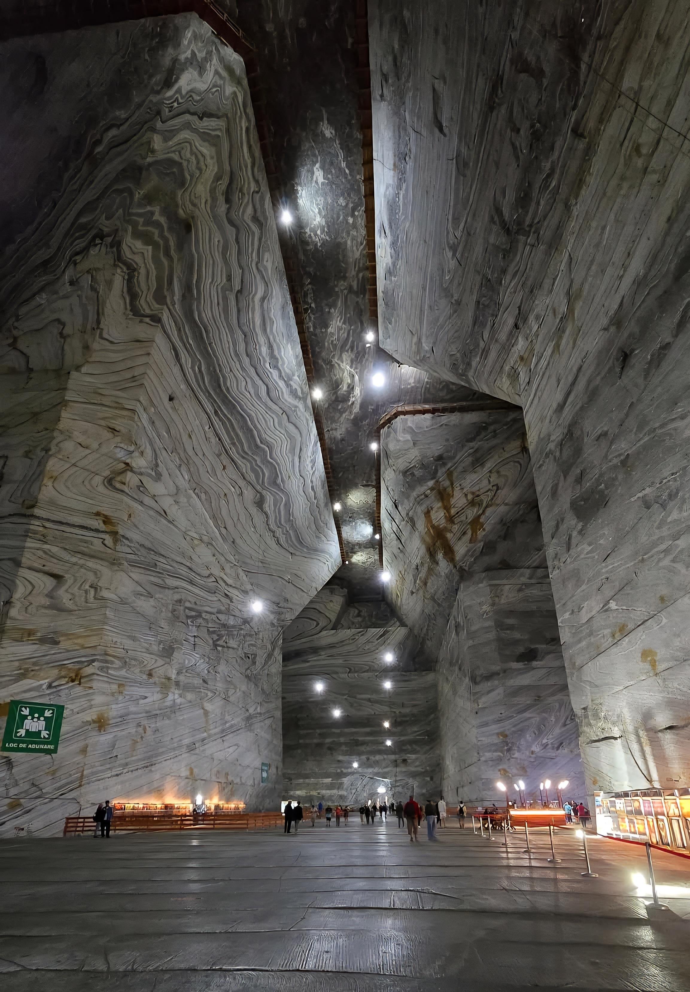 Bucharest: Slanic Salt Mine & Dracula’s Tomb Premium Day Tour