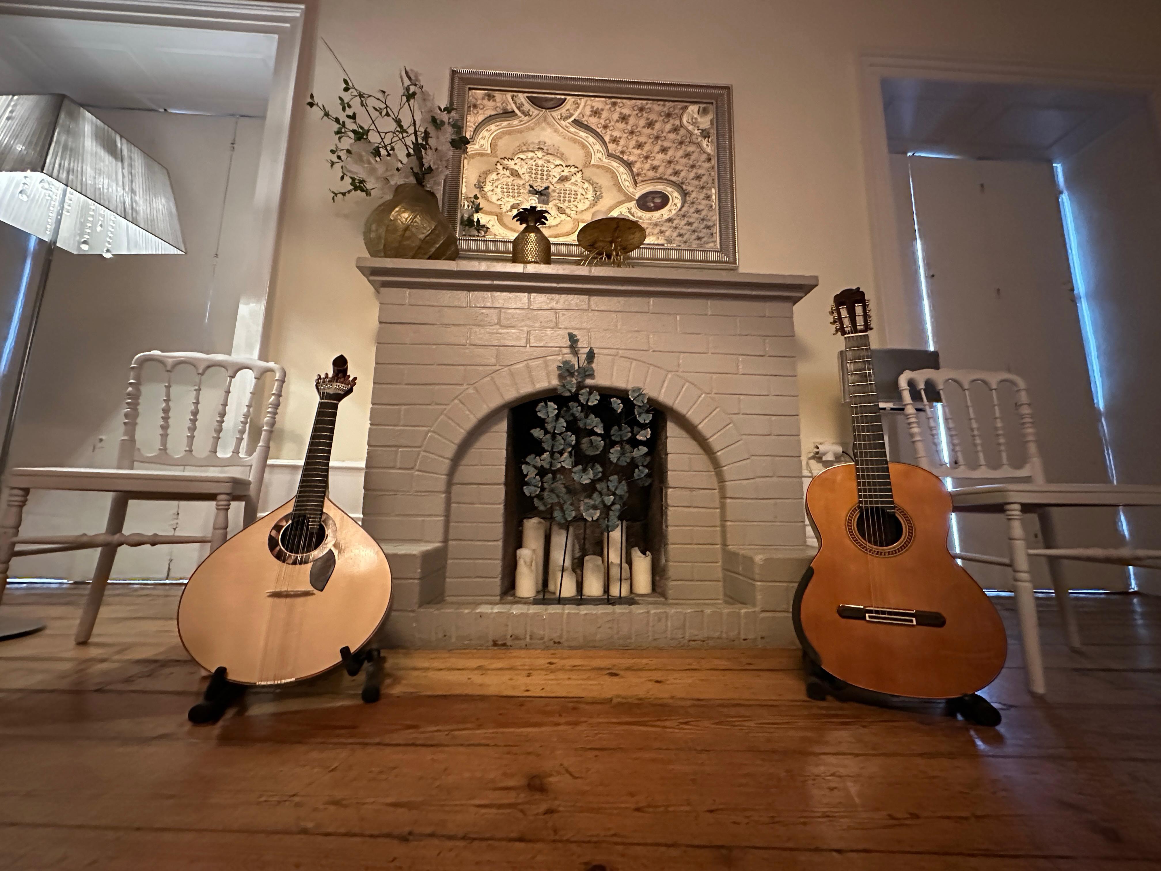 Porto fado show, fado house interior and Portuguese guitar — image 14