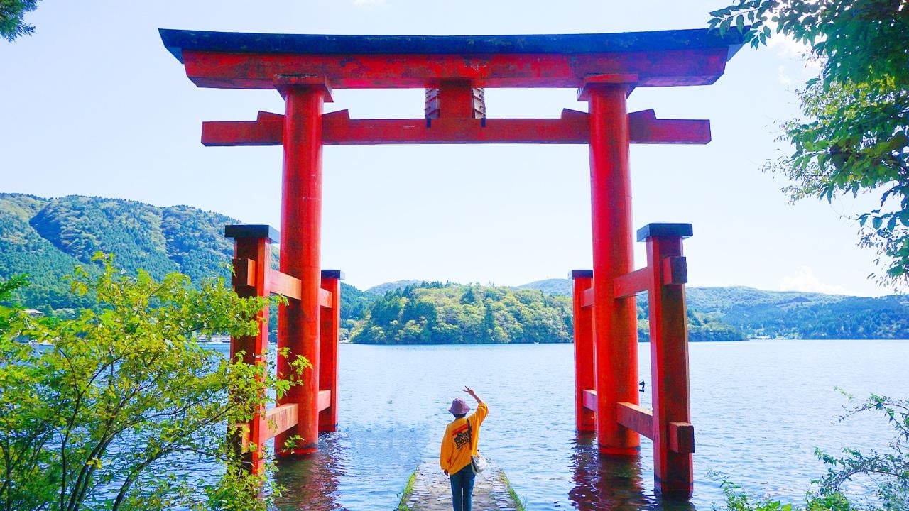 Mt. Fuji & Hakone Full-Day Tour with Ropeway & Lake Ashi Cruise
