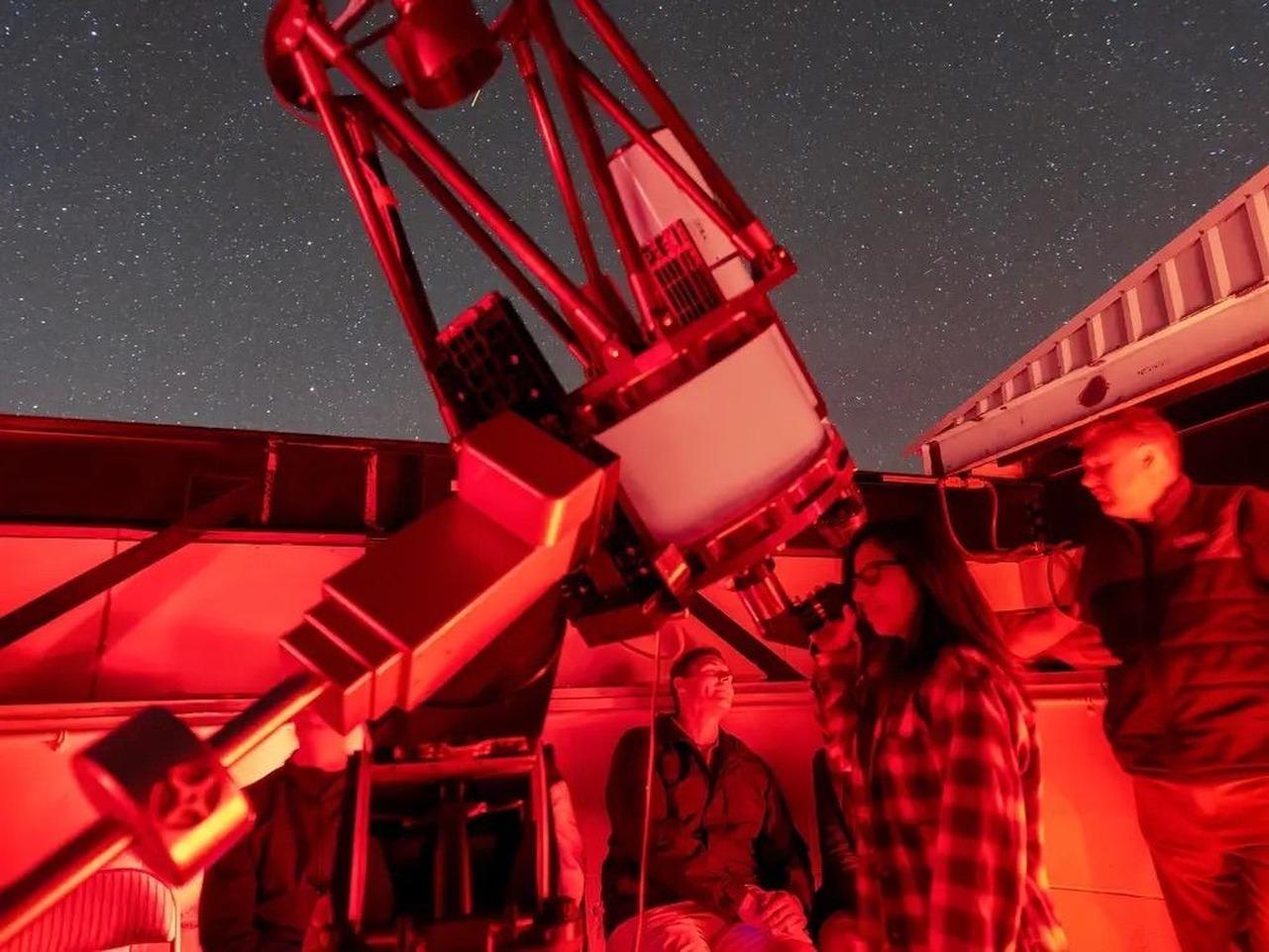 Tucson observatory night sky — telescope domes and stargazing programs in the astronomy capital — image 1