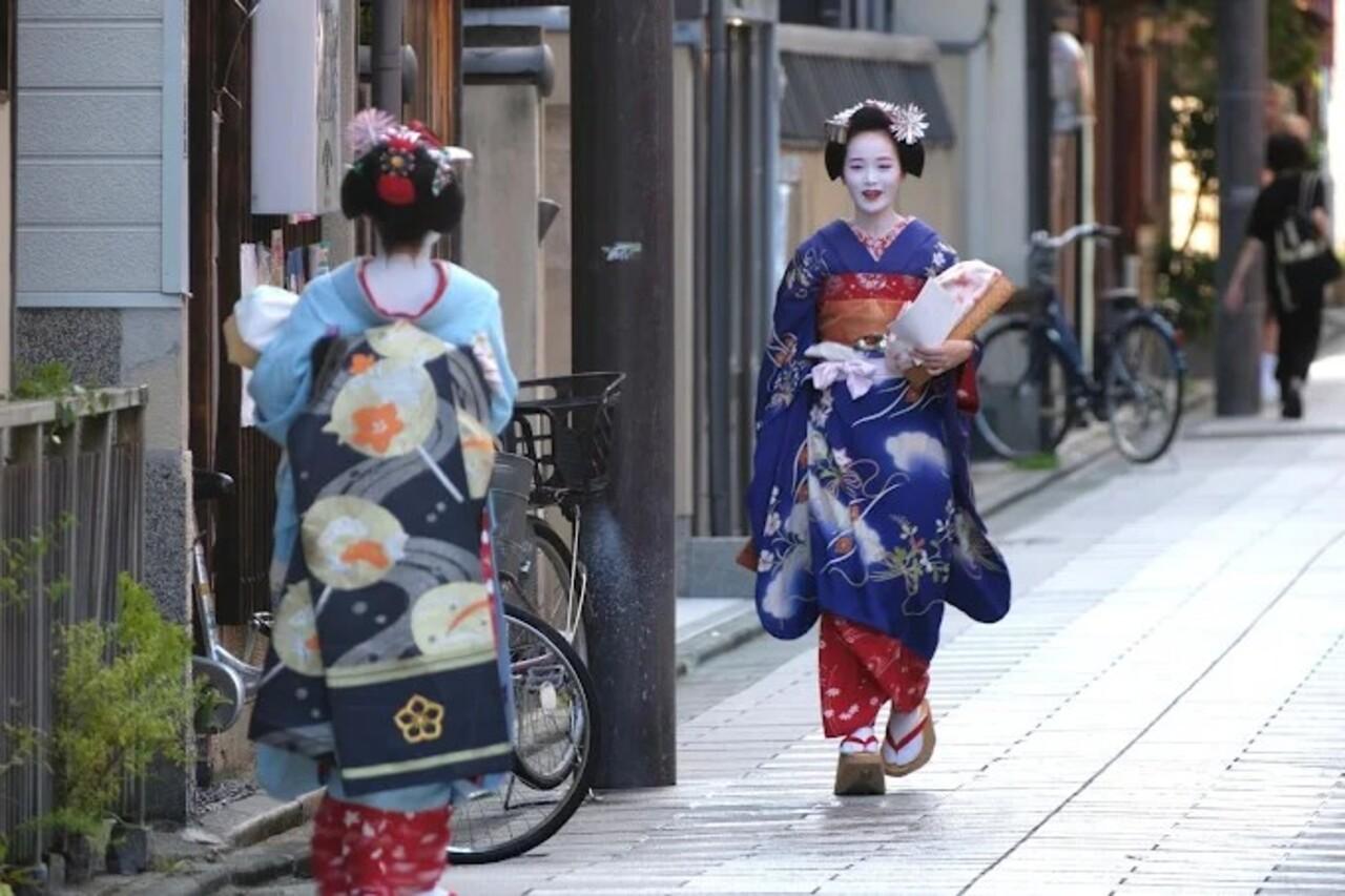 Kyoto: Gion Geisha District & Hidden Traditions