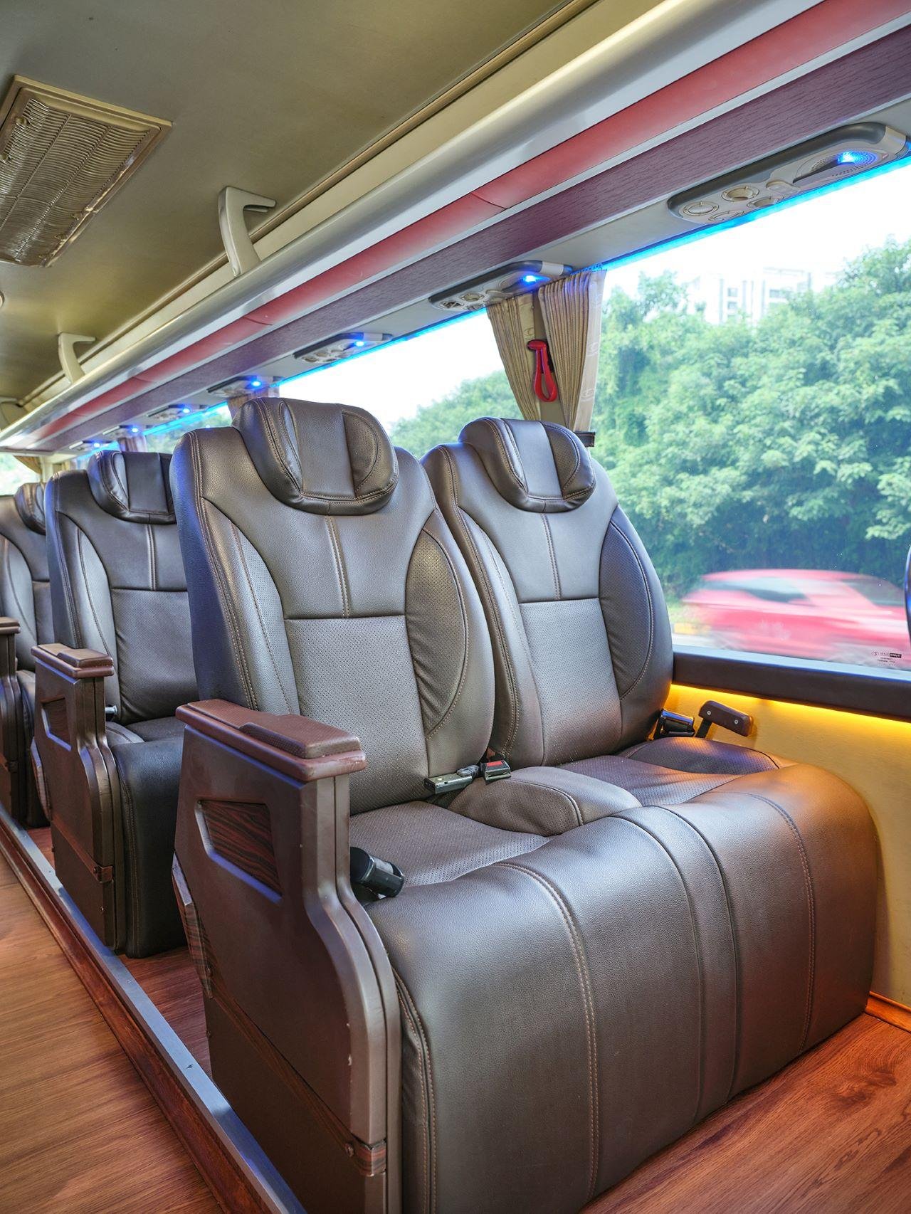 Ha Long Bay Day Trip from Hanoi: Luxury or Standard Cruise with Lunch