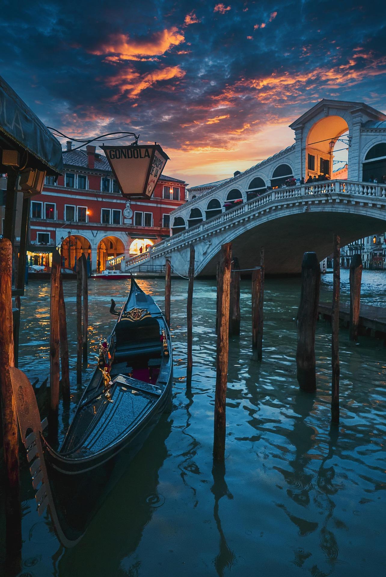 Evening Venice Walk with Local Guide