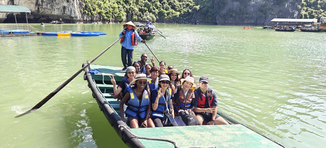 Ha Long Bay Day Trip from Hanoi: Luxury or Standard Cruise with Lunch
