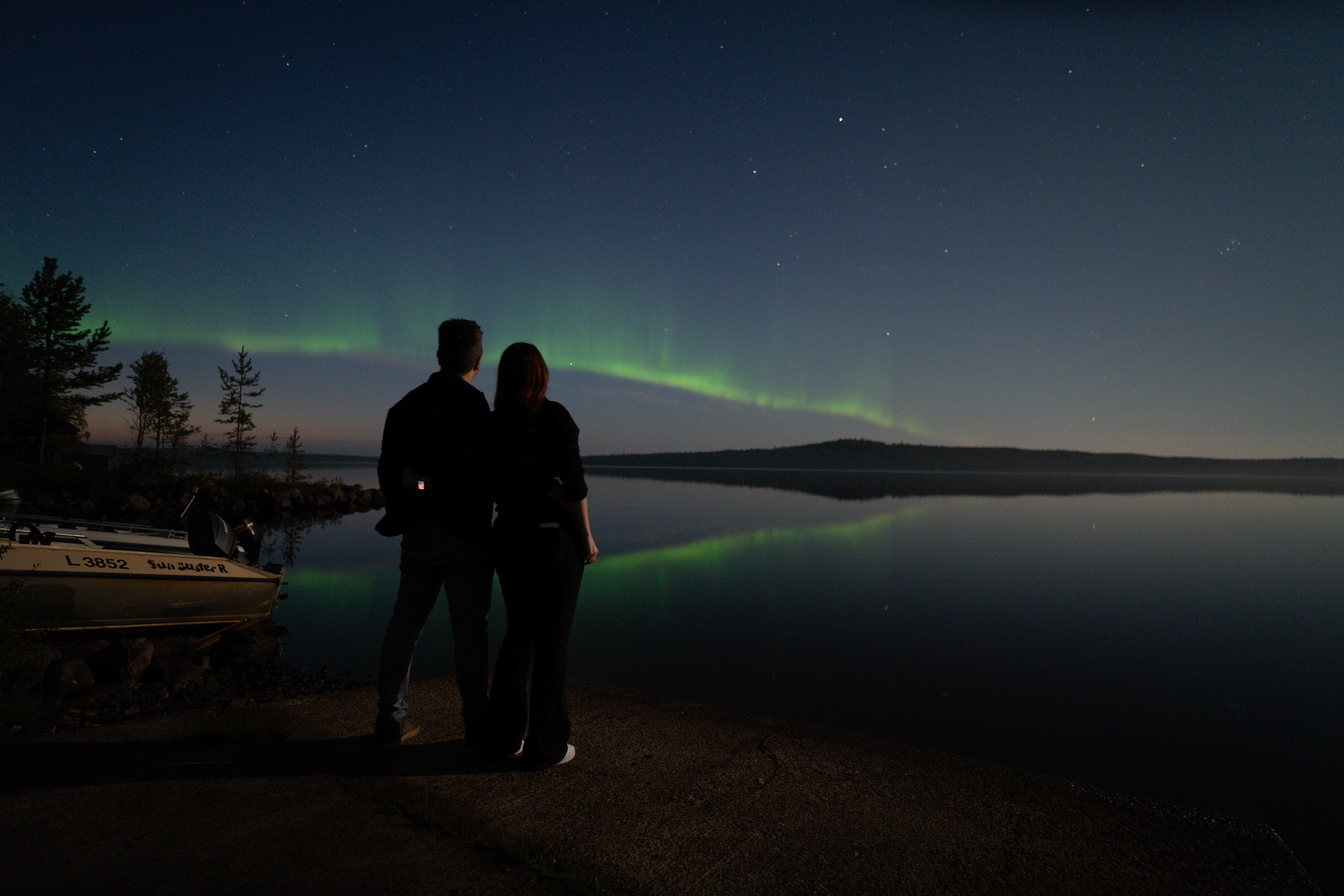 Rovaniemi Aurora Hunt – Expert-Led Northern Lights Chase with Free Photos