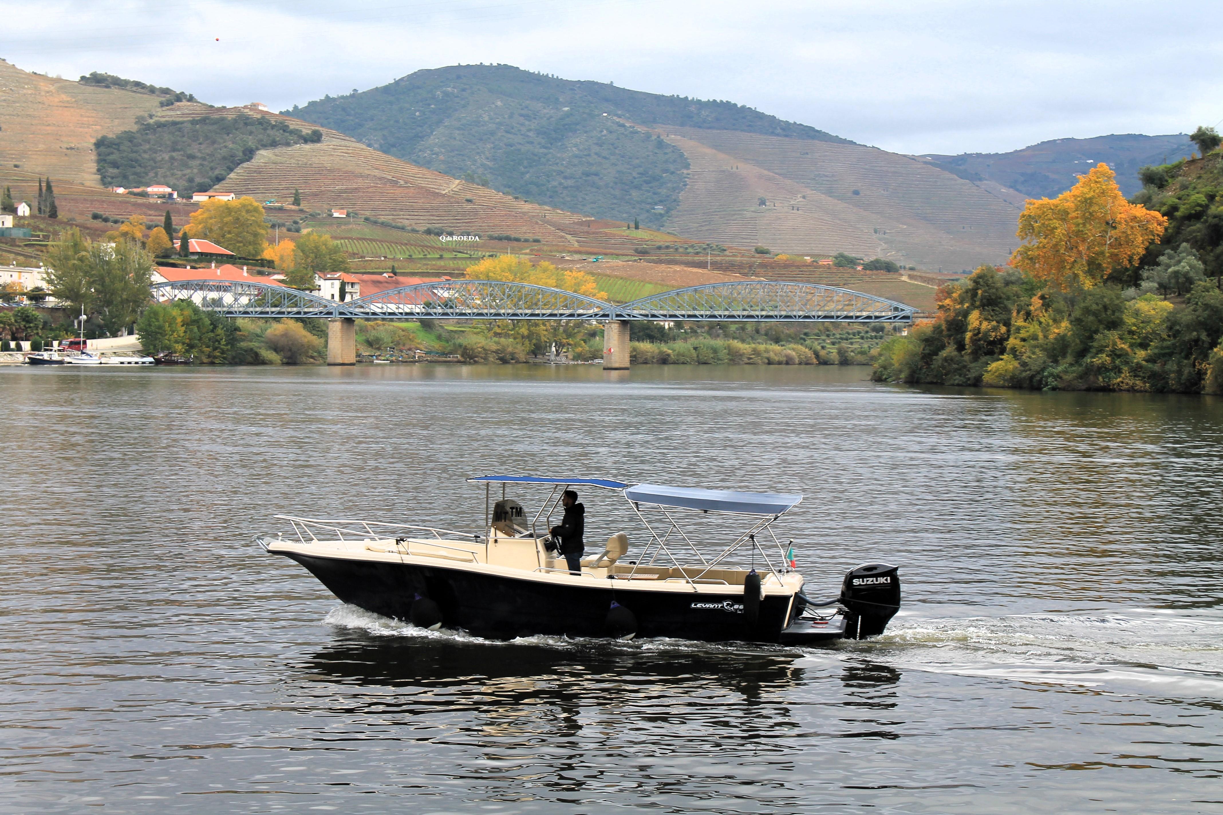 Pinhão Sunset Cruise with Sparkling Wine – Douro Valley