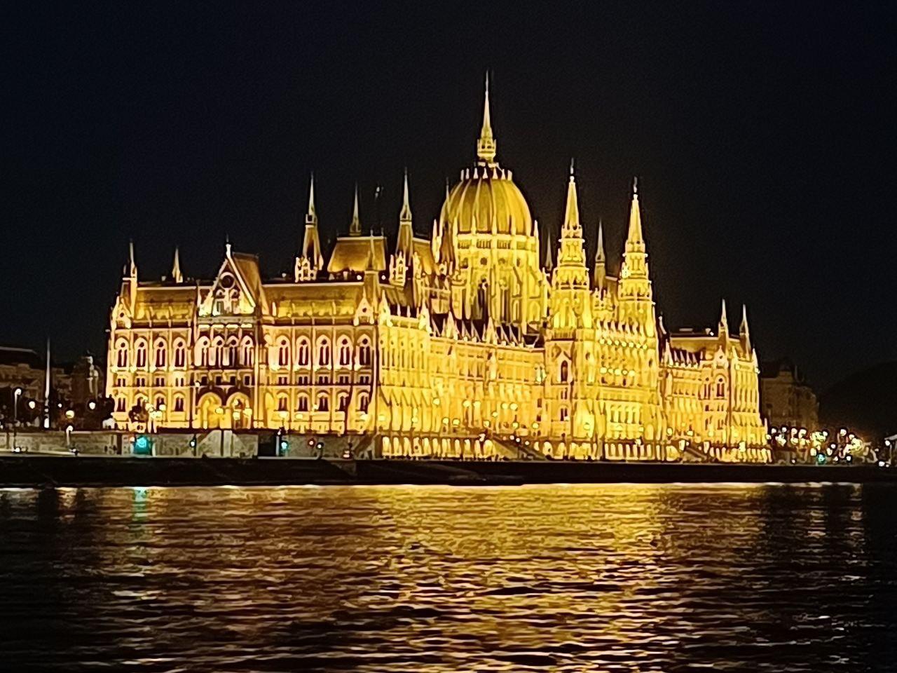 Budapest Sightseeing Cruise — image 22