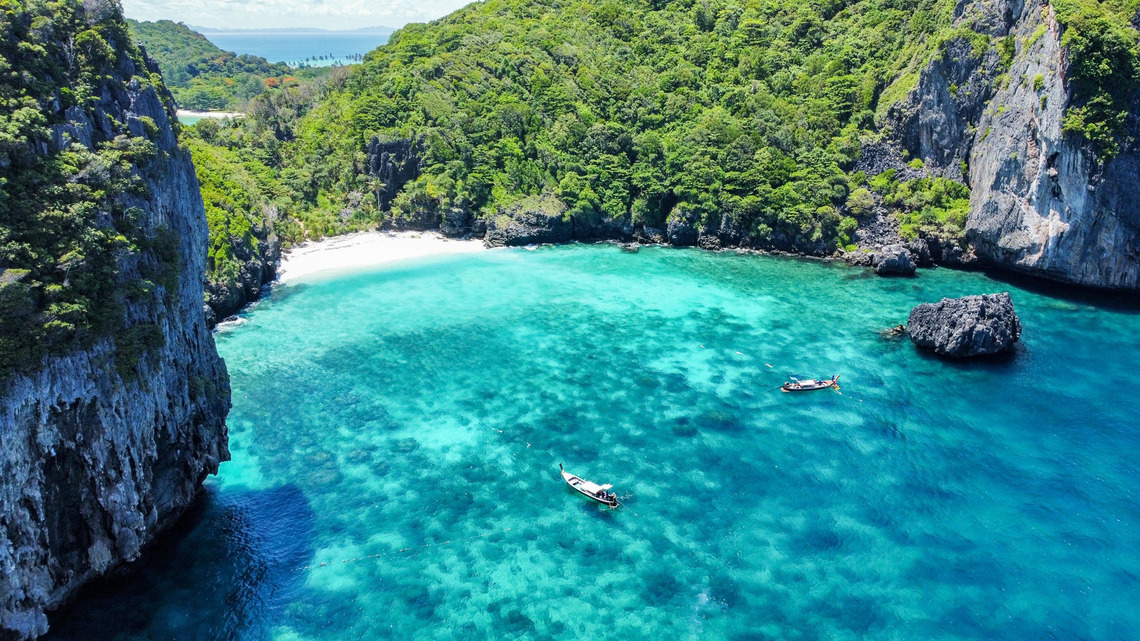 Phuket Speedboat Day Trip: Maya Bay, Phi Phi & Bamboo Island with Buffet Lunch
