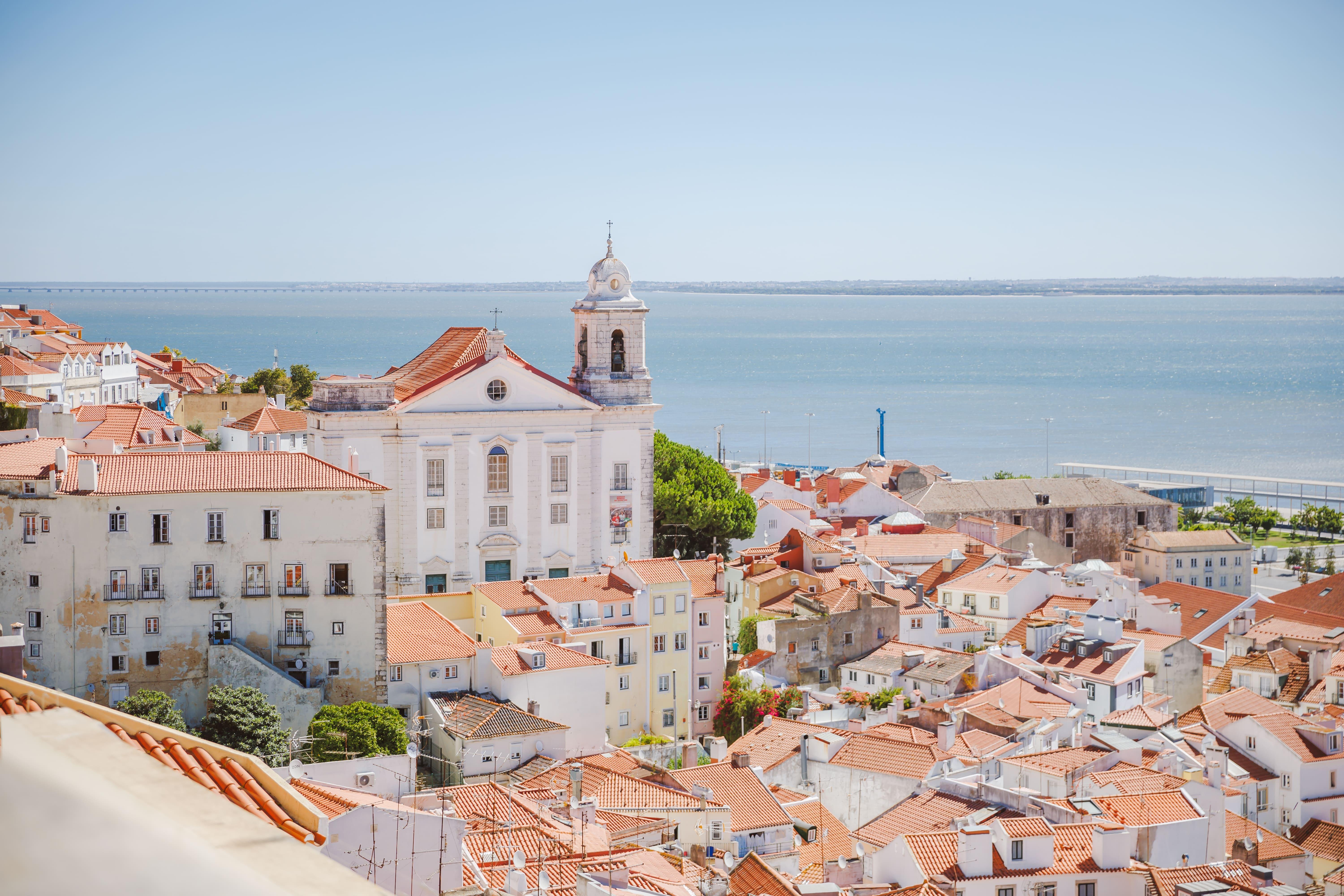Lisbon Highlights Walking Tour: Rossio, Chiado & Alfama