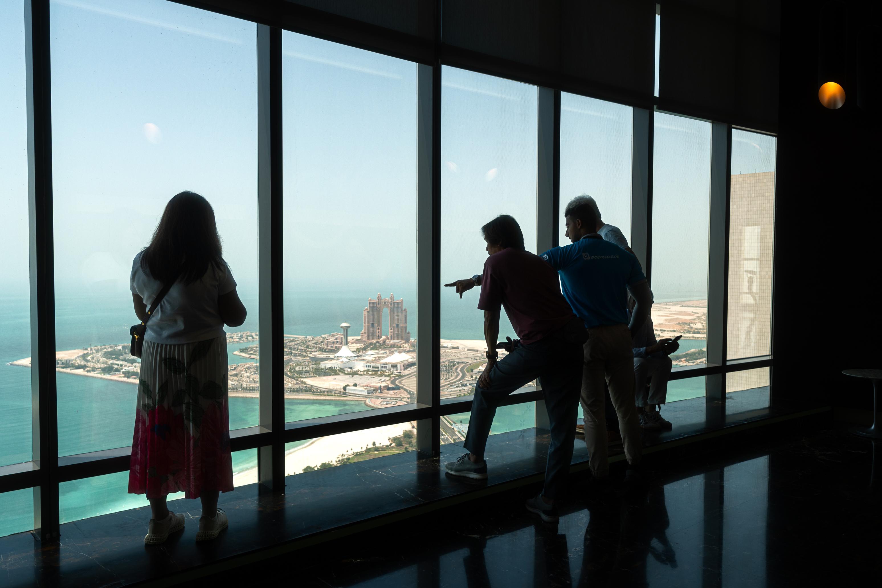 Dubai to Abu Dhabi Private Day Tour: Grand Mosque, Royal Palace & City Icons