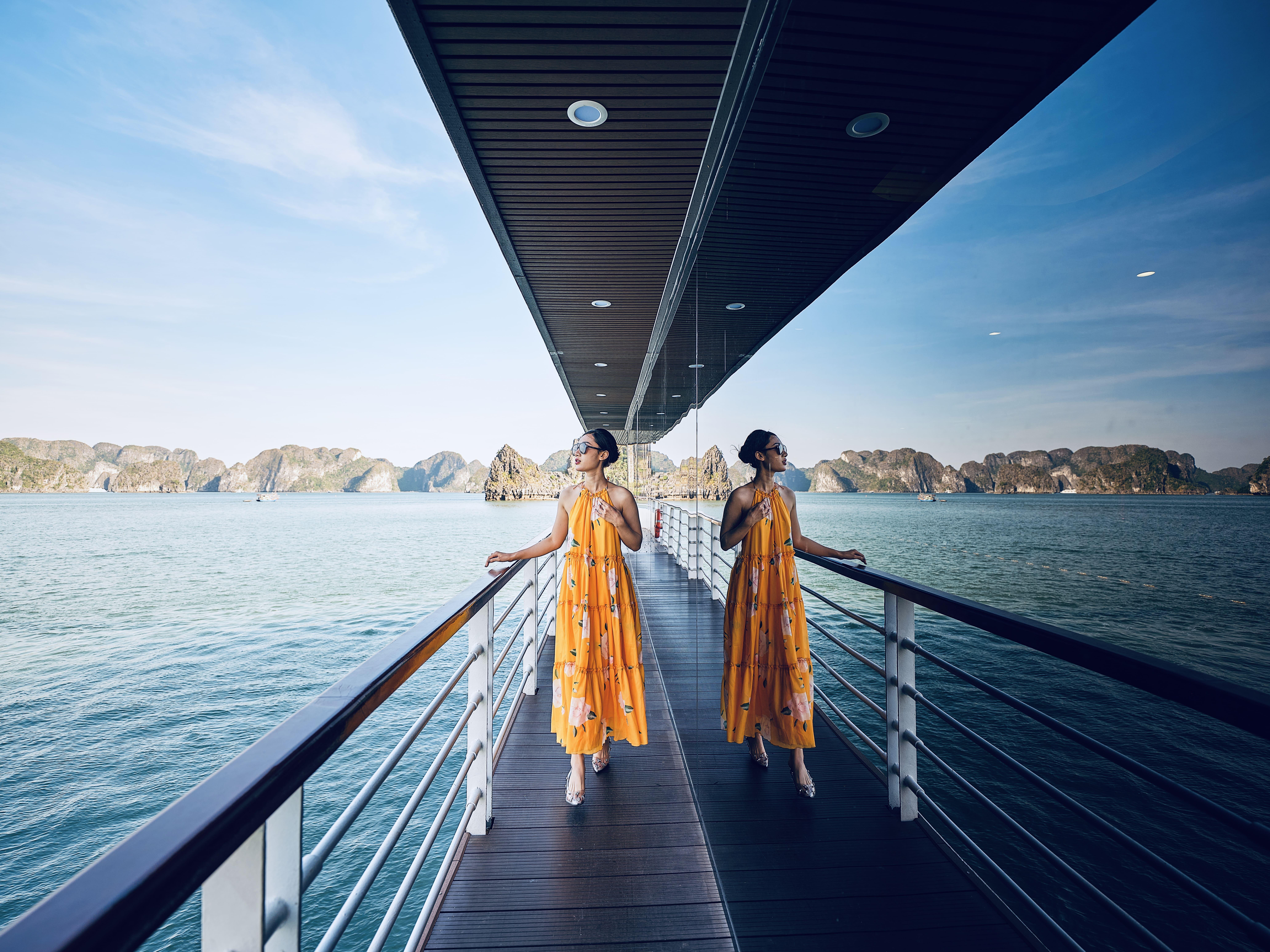 Ha Long Bay Full-Day Luxury Cruise from Hanoi