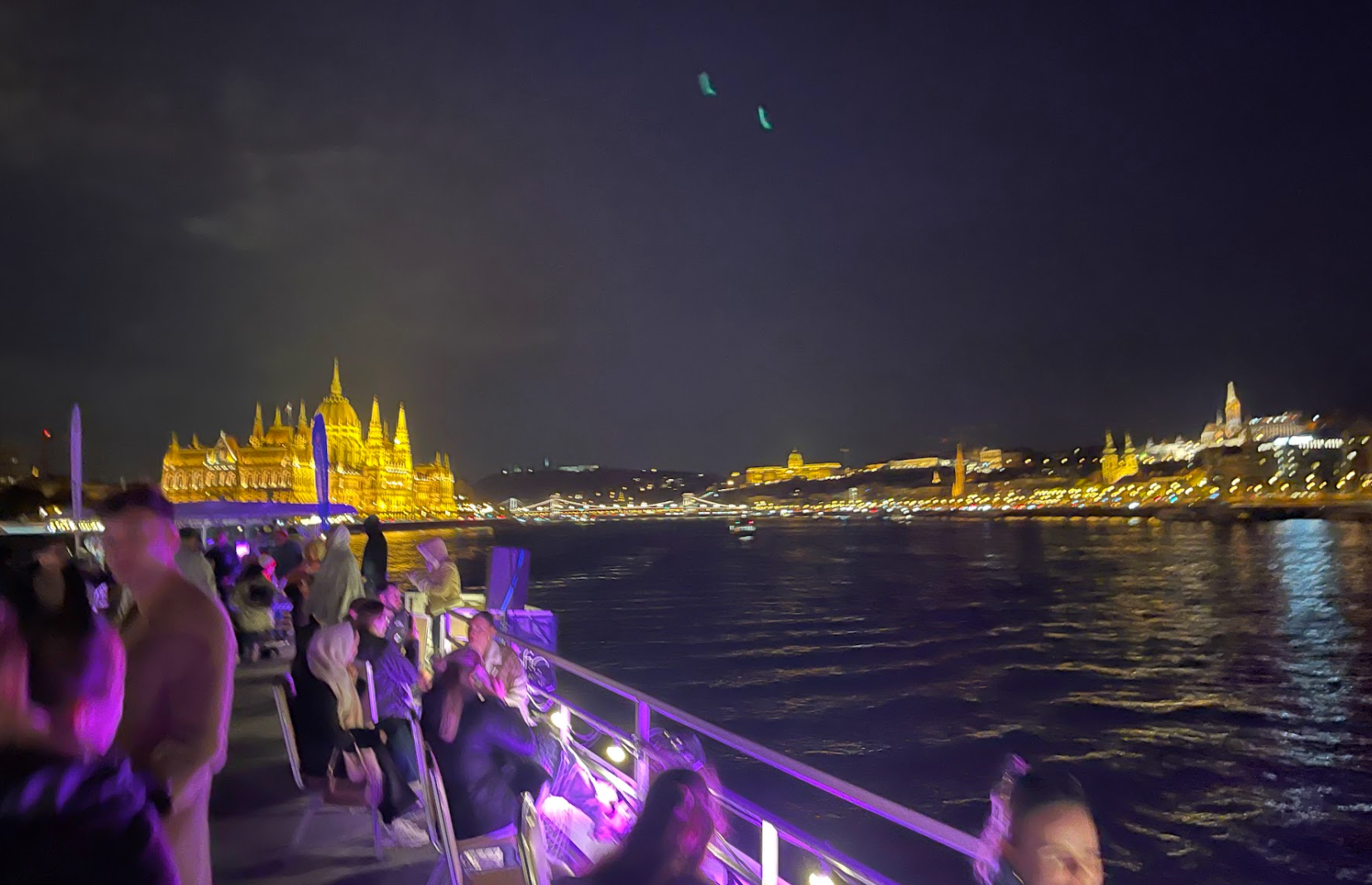 Budapest: GLOW Sightseeing Cruise with Welcome Drink