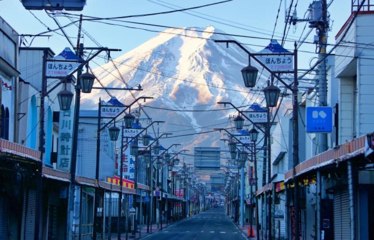 Mt. Fuji Day Tour: Scenic Stops & Lake Kawaguchi Cruise from Tokyo