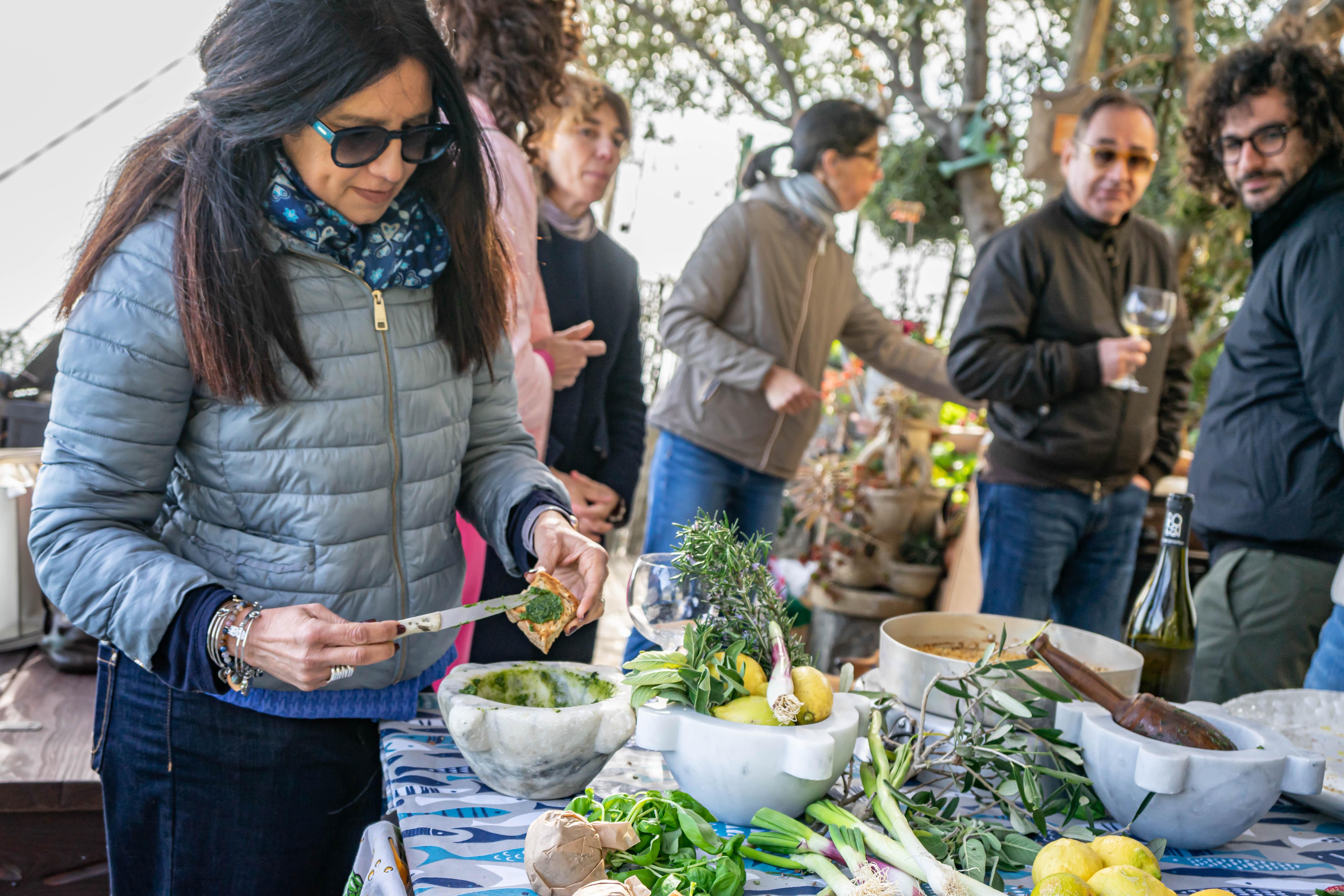 Pesto Making Workshop in a Cinque Terre Vineyard