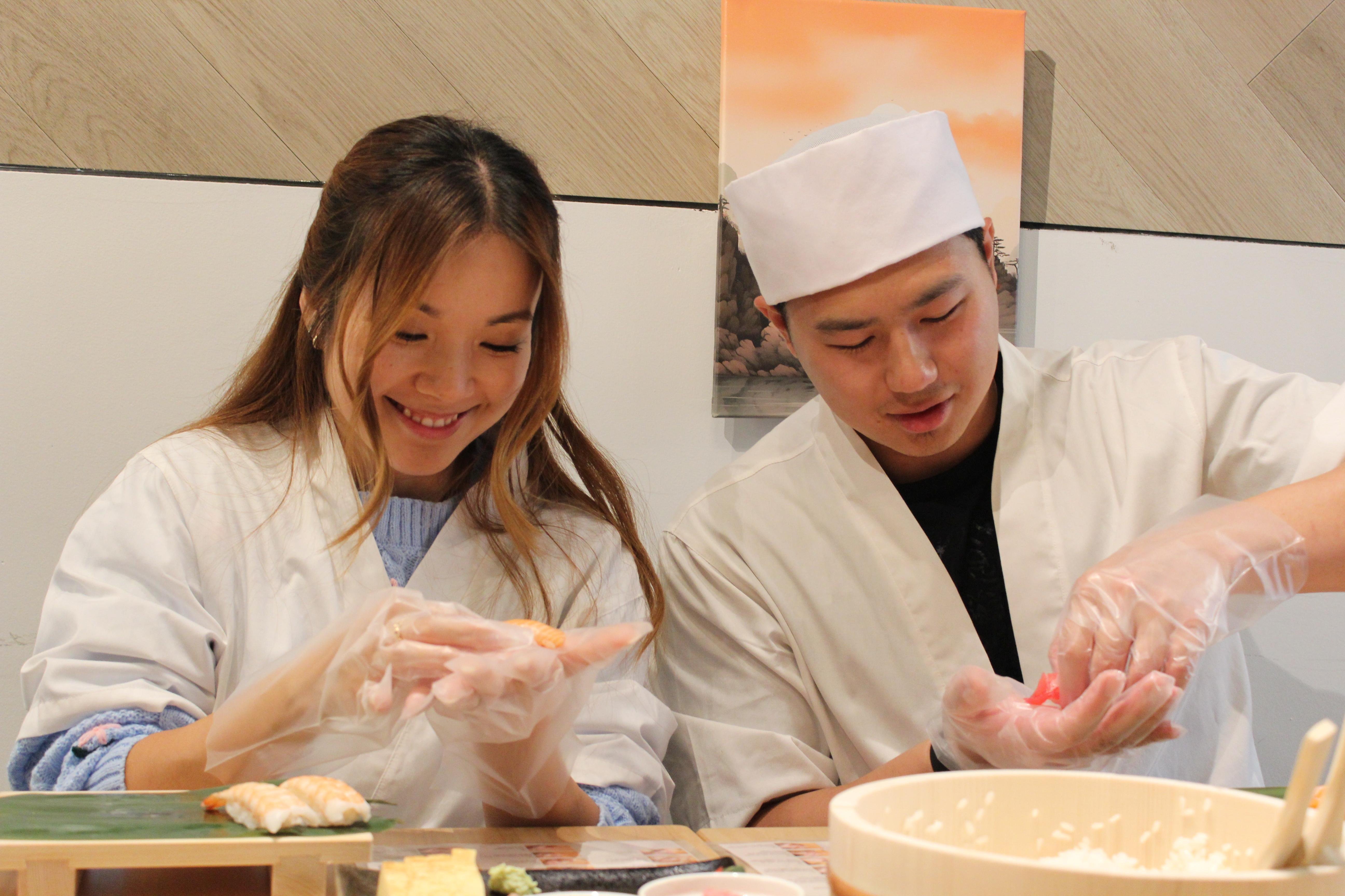 Osaka Dotonbori: Sushi Making Experience