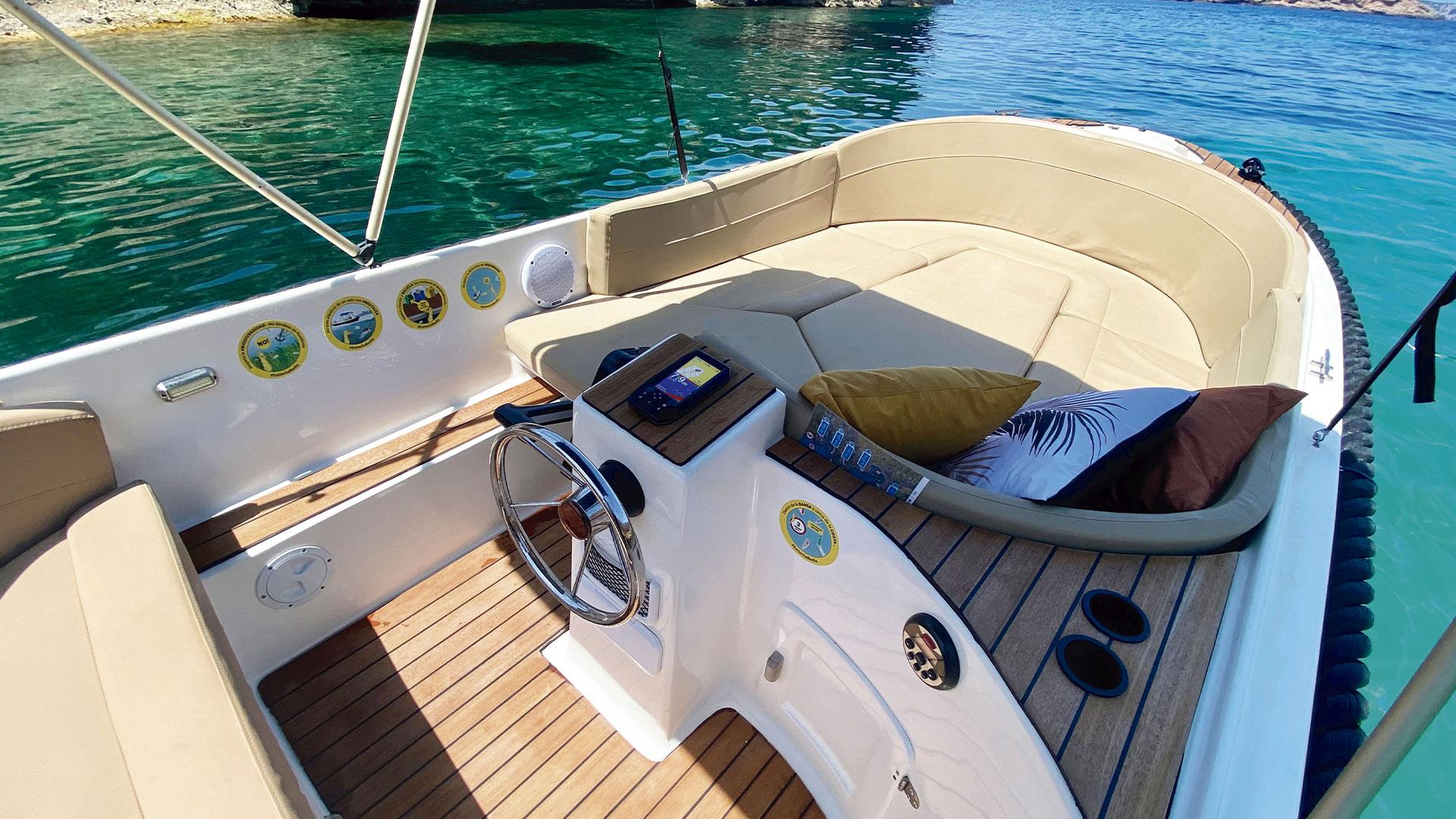 Private Boat Rental with Snorkeling – No License Required