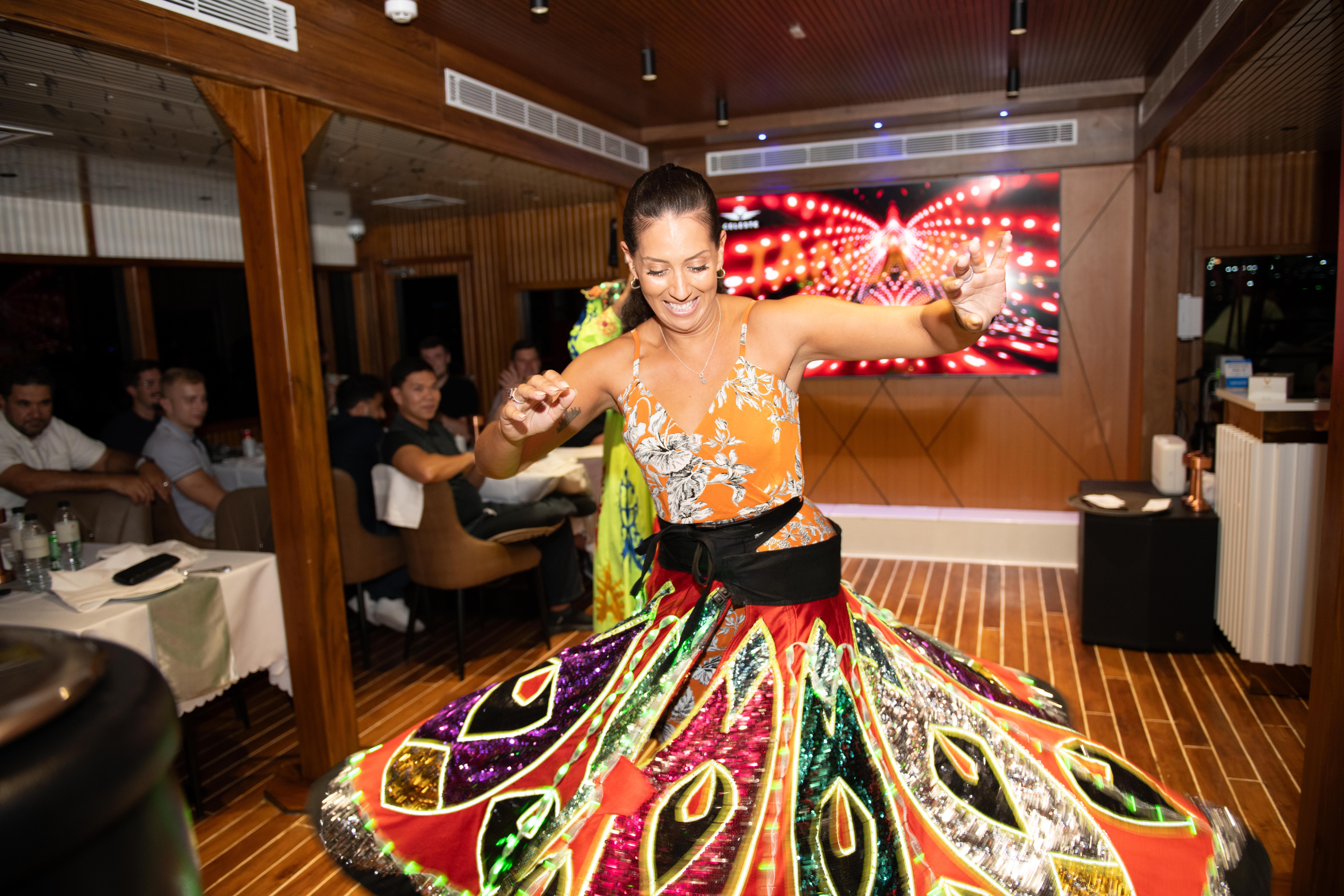 Dubai Marina Luxury Dinner Cruise with Live Entertainment & Open Bar