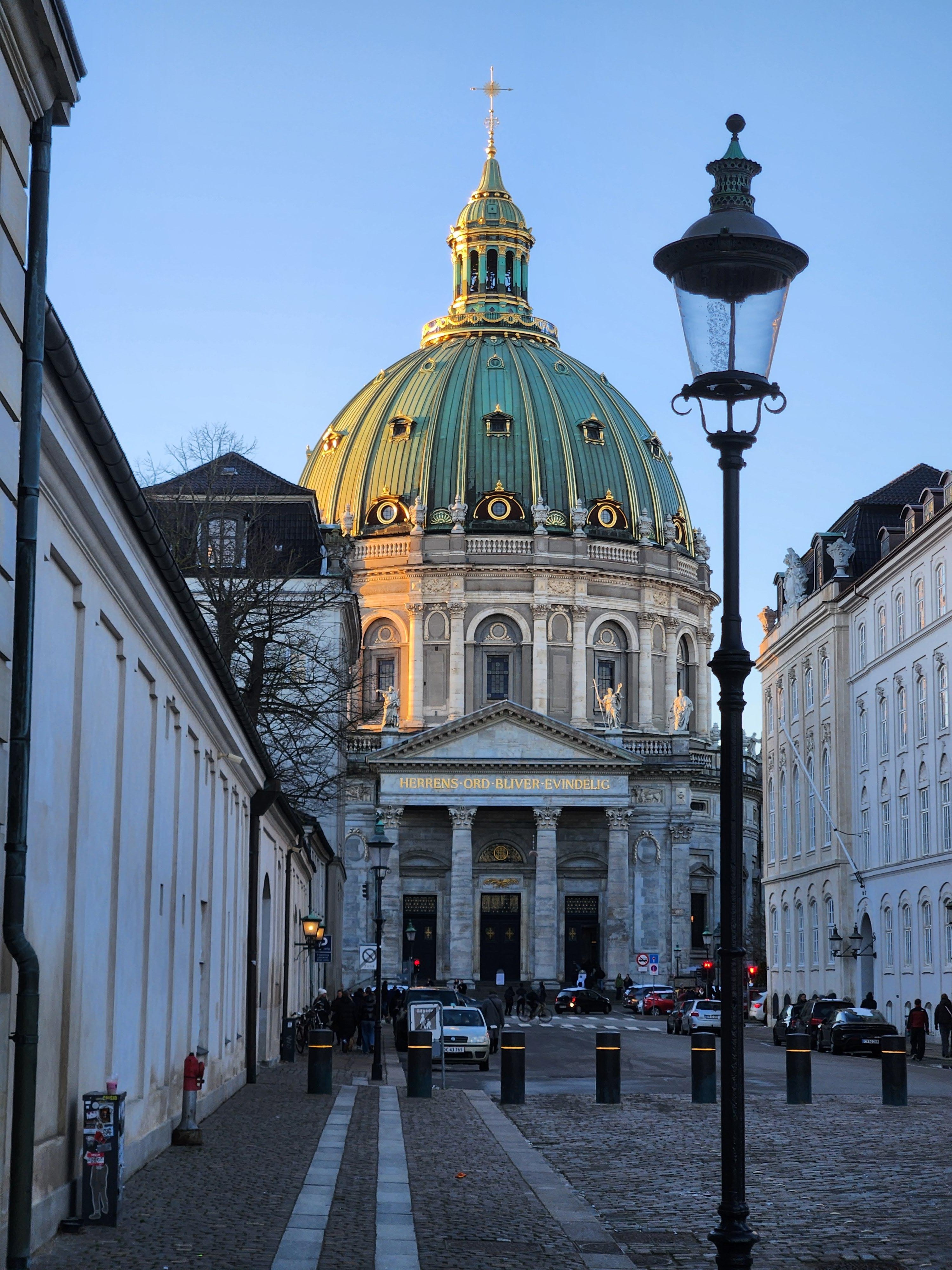 Walk & Canal Tour: Copenhagen Highlights + Changing of Guard