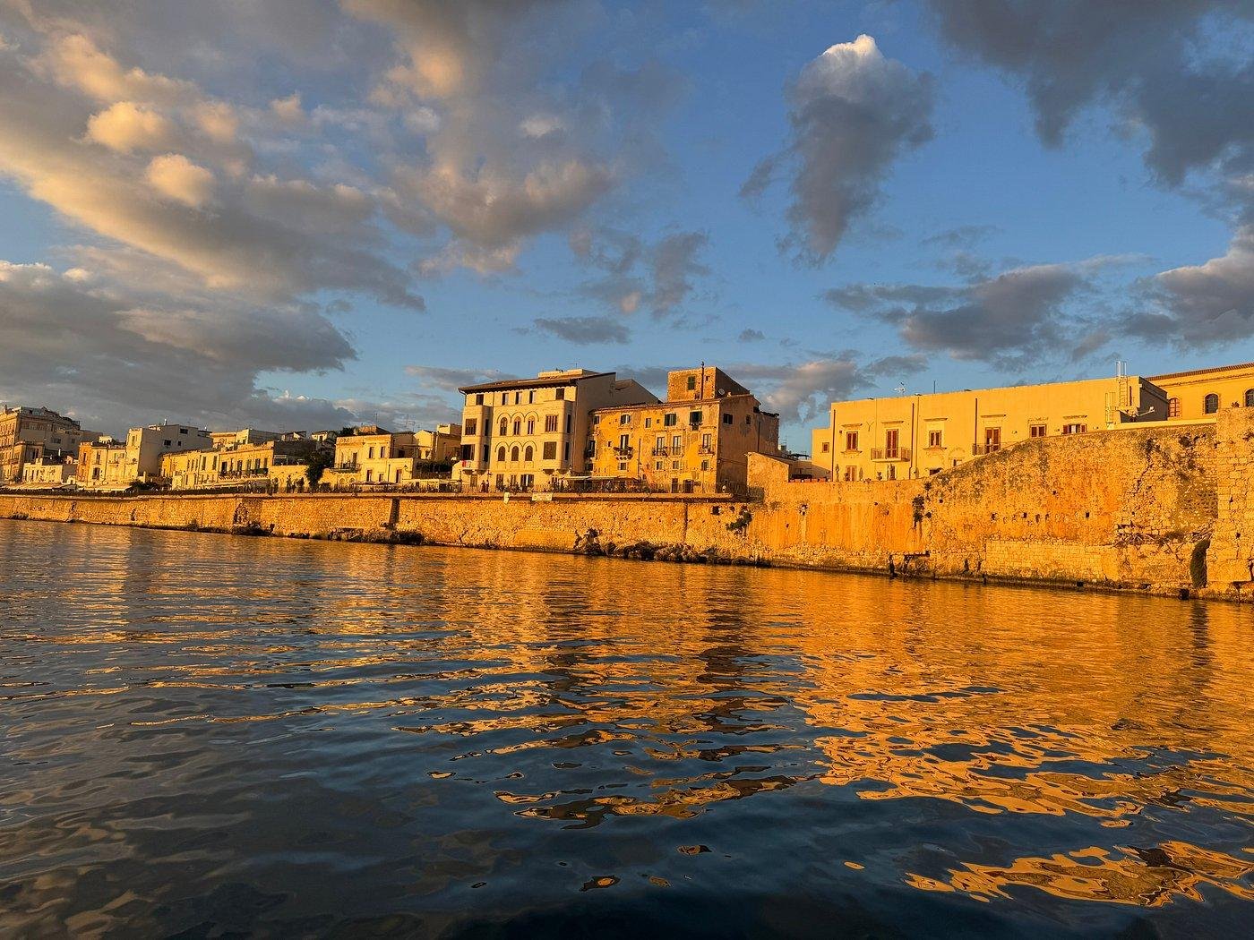Syracuse: Ortigia Island and Sea Caves Boat Tour