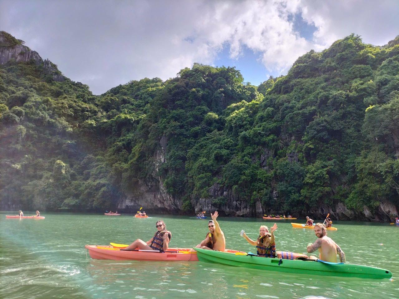 Ha Long Bay Day Trip from Hanoi: Luxury or Standard Cruise with Lunch