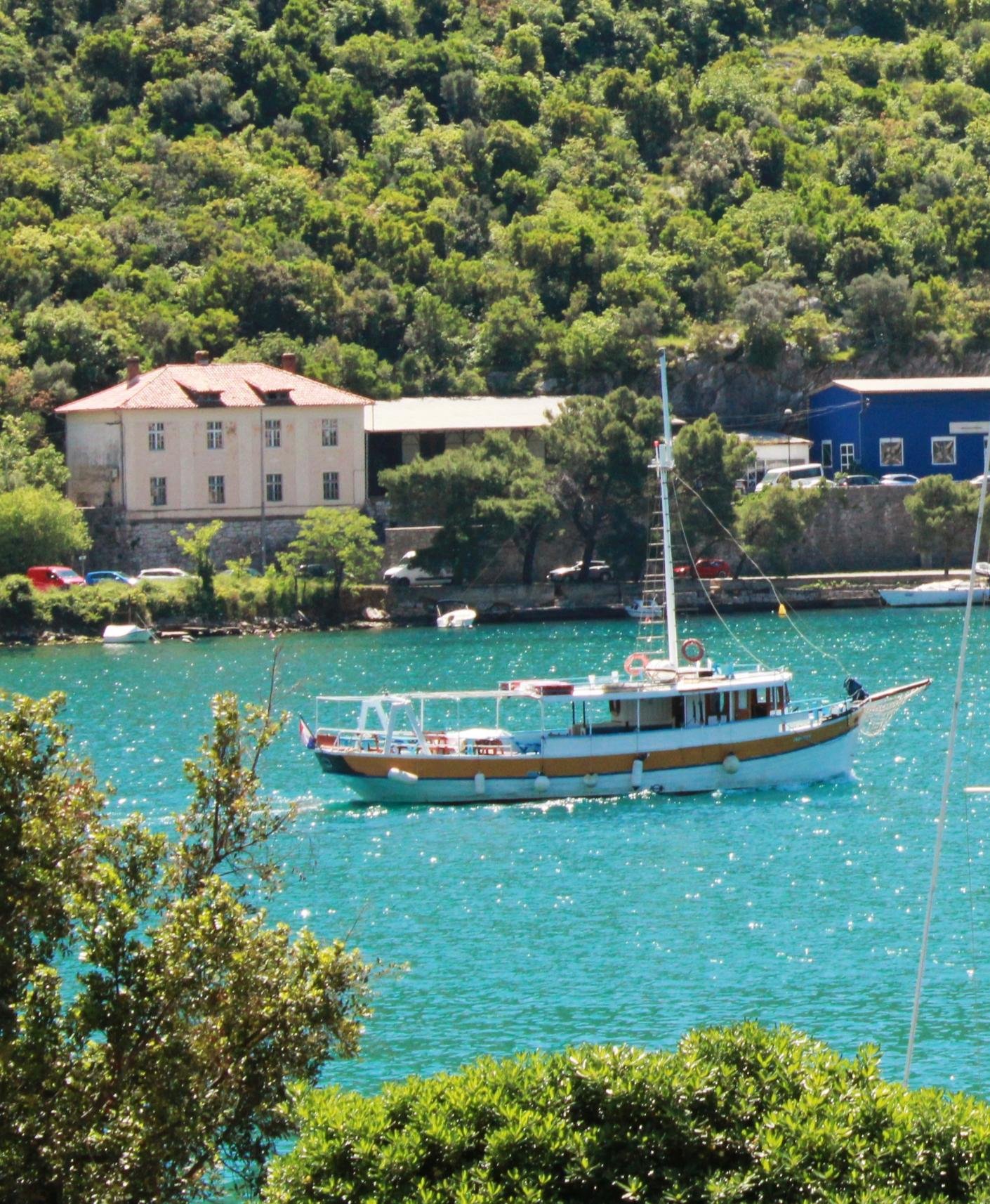 Full-Day Blue Cave & Elaphiti Islands Cruise from Dubrovnik