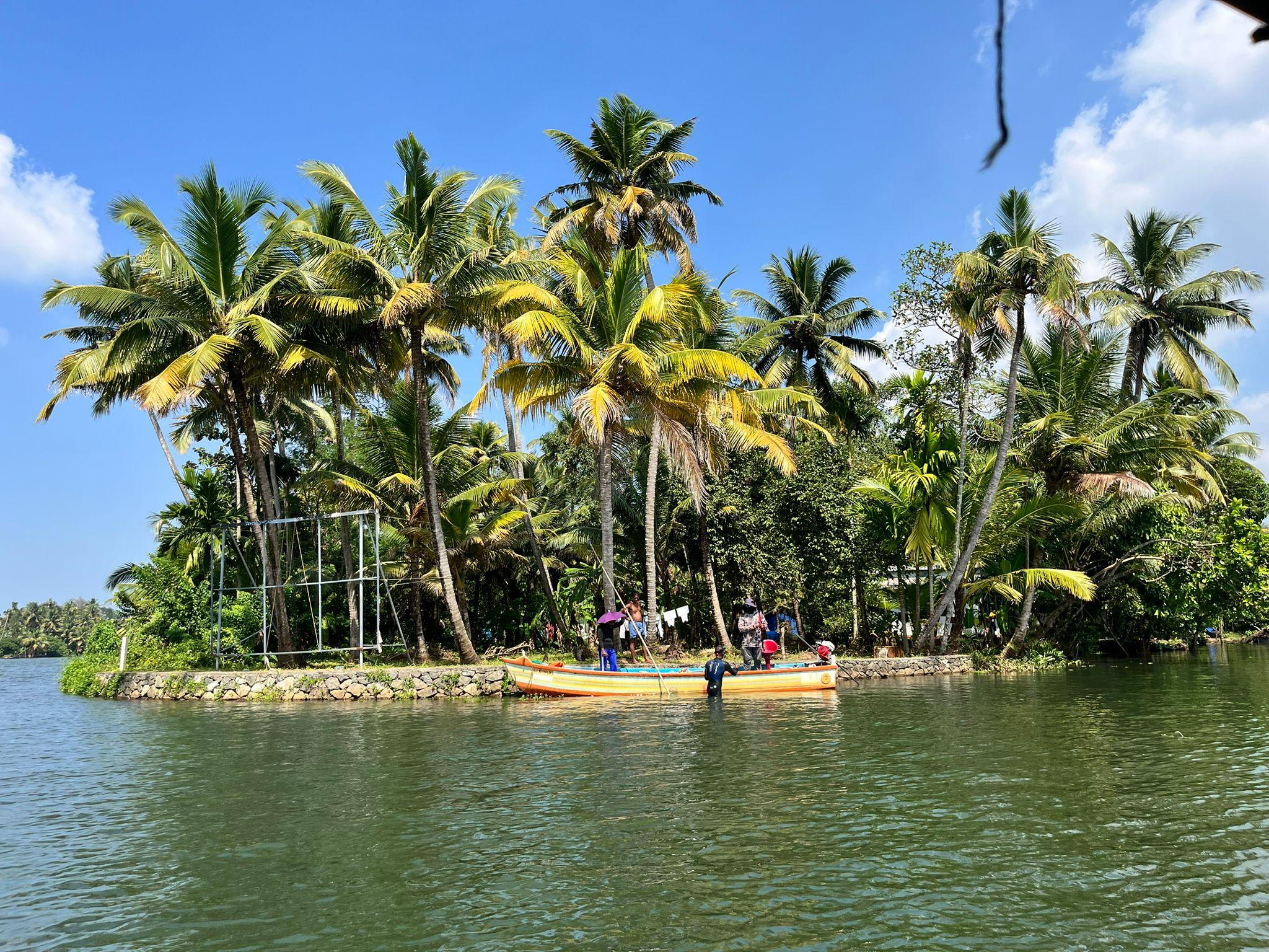Kerala Backwater Village Punting Cruise with Lunch