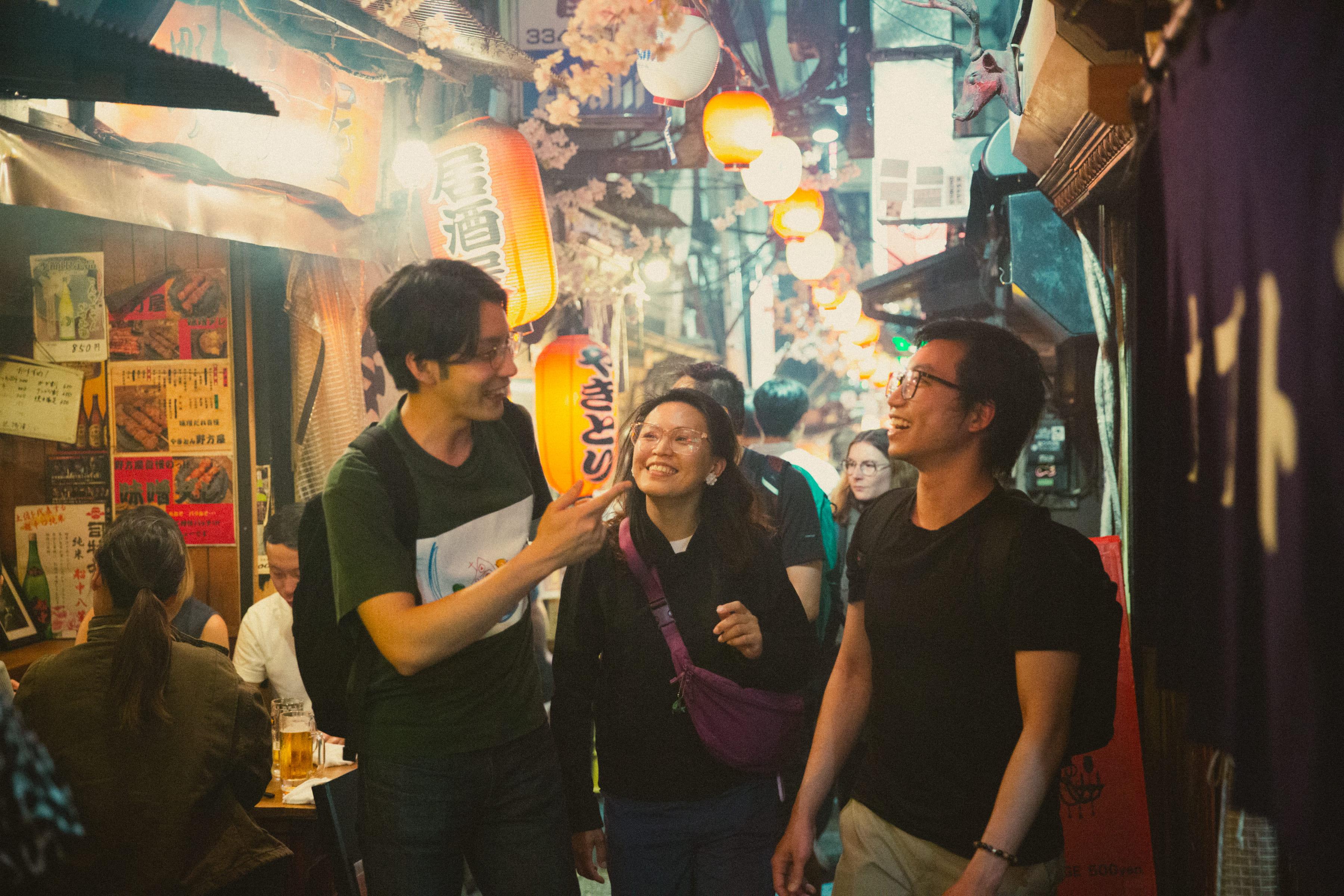 Shinjuku Night Tour: Izakaya & Golden Gai Bar Crawl