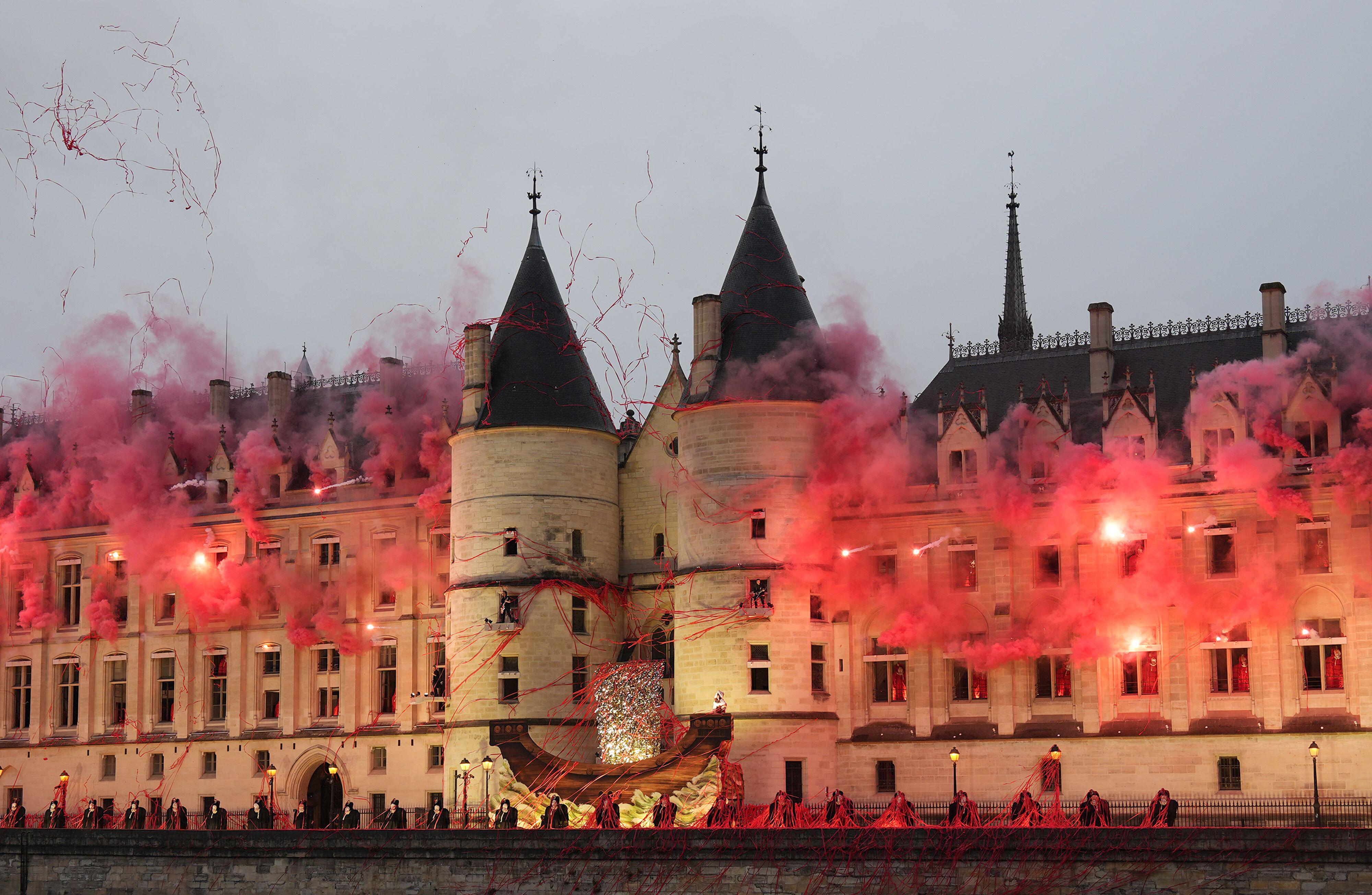 Conciergerie Entry with Augmented Reality HistoPad